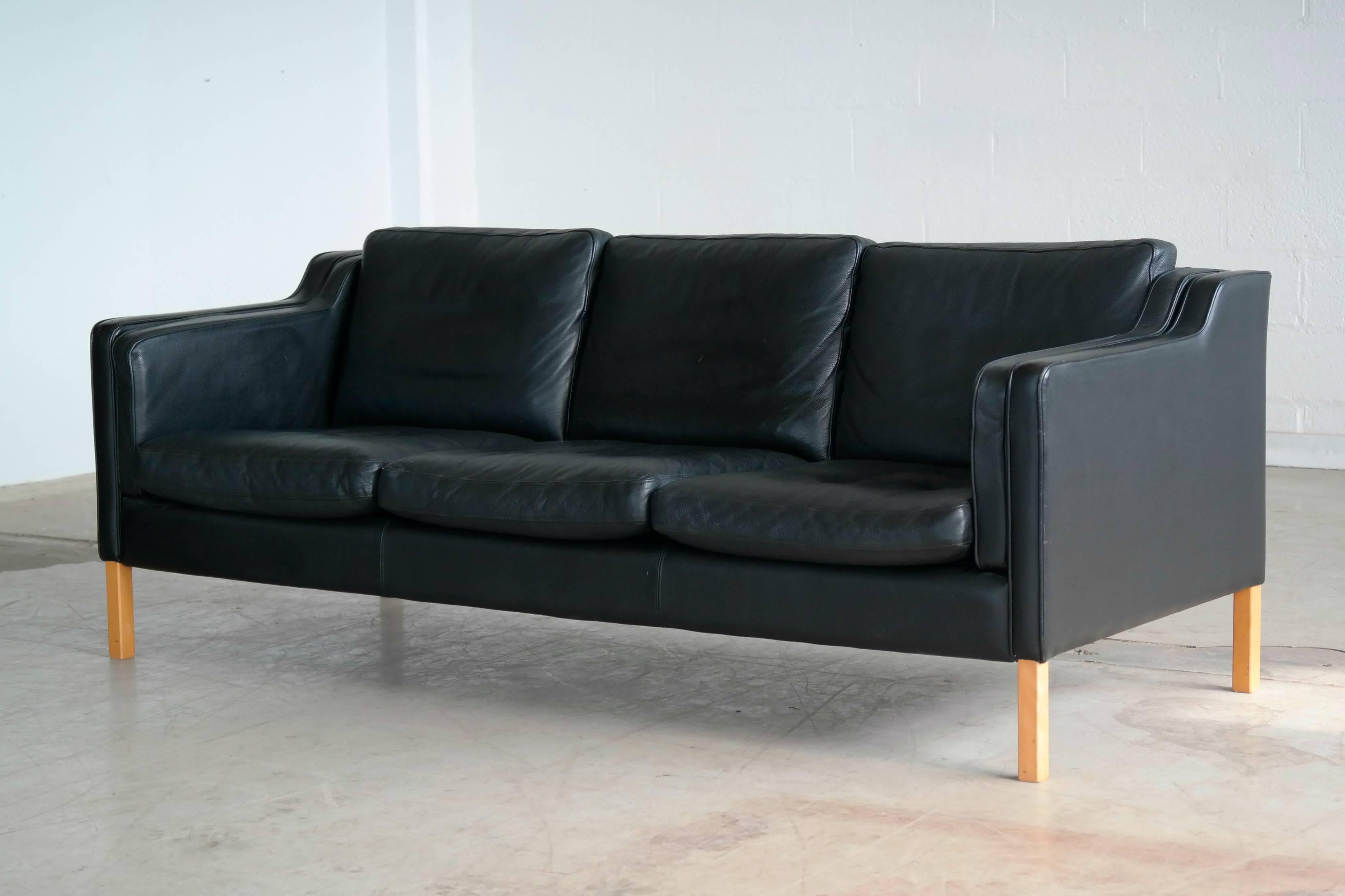 Borge Mogensen Model 2213 Style 3Seater Sofa in Black Leather by Stouby In Excellent Condition In Bridgeport, CT