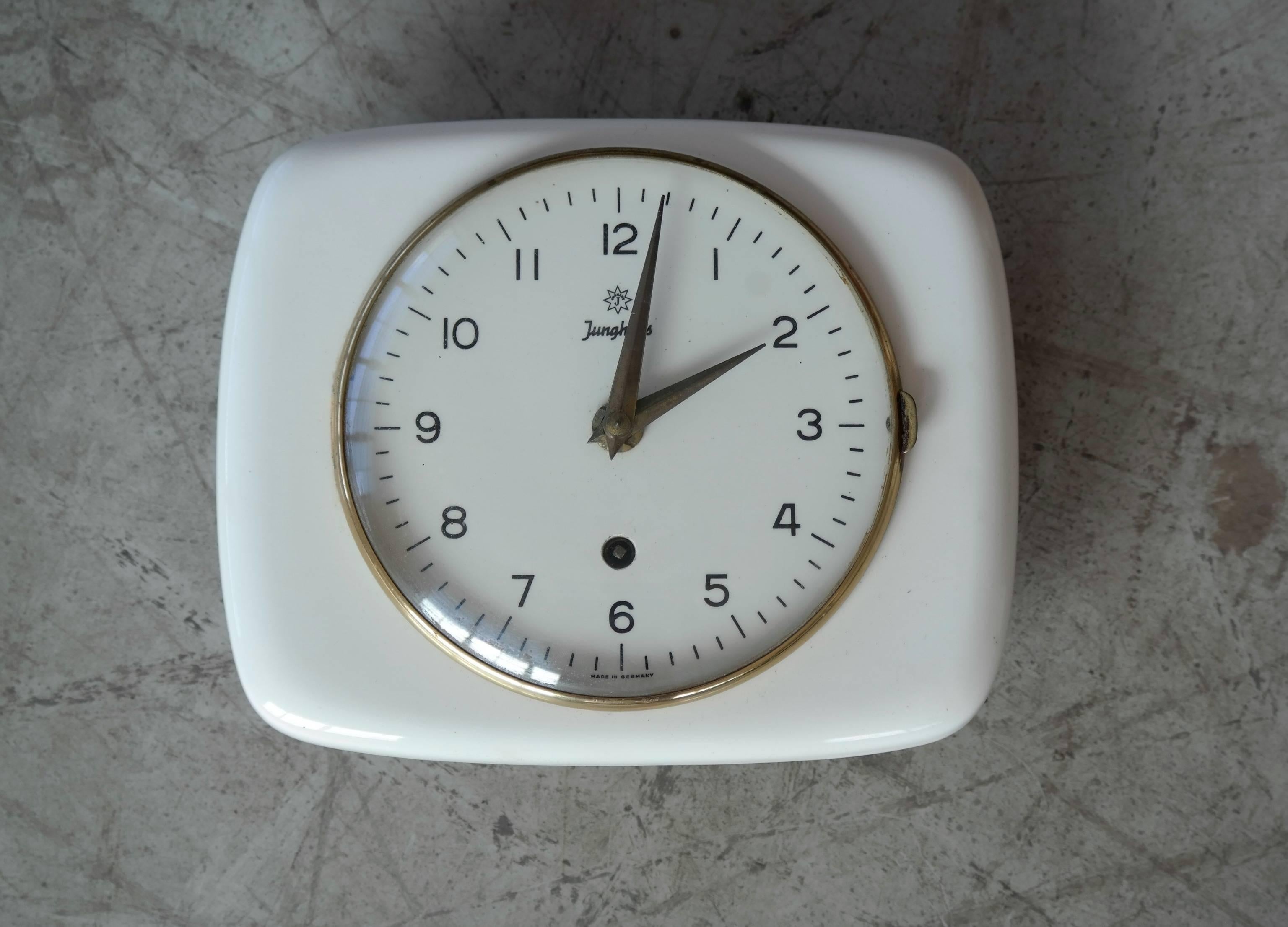 Very cool Mid-Century Modern wall clock by Junghans of Western Germany with the design attributed to Max Bill. The clock is mechanical and comes with a wind-up key. Made of bakelite. Fully functional and in very good overall condition with some