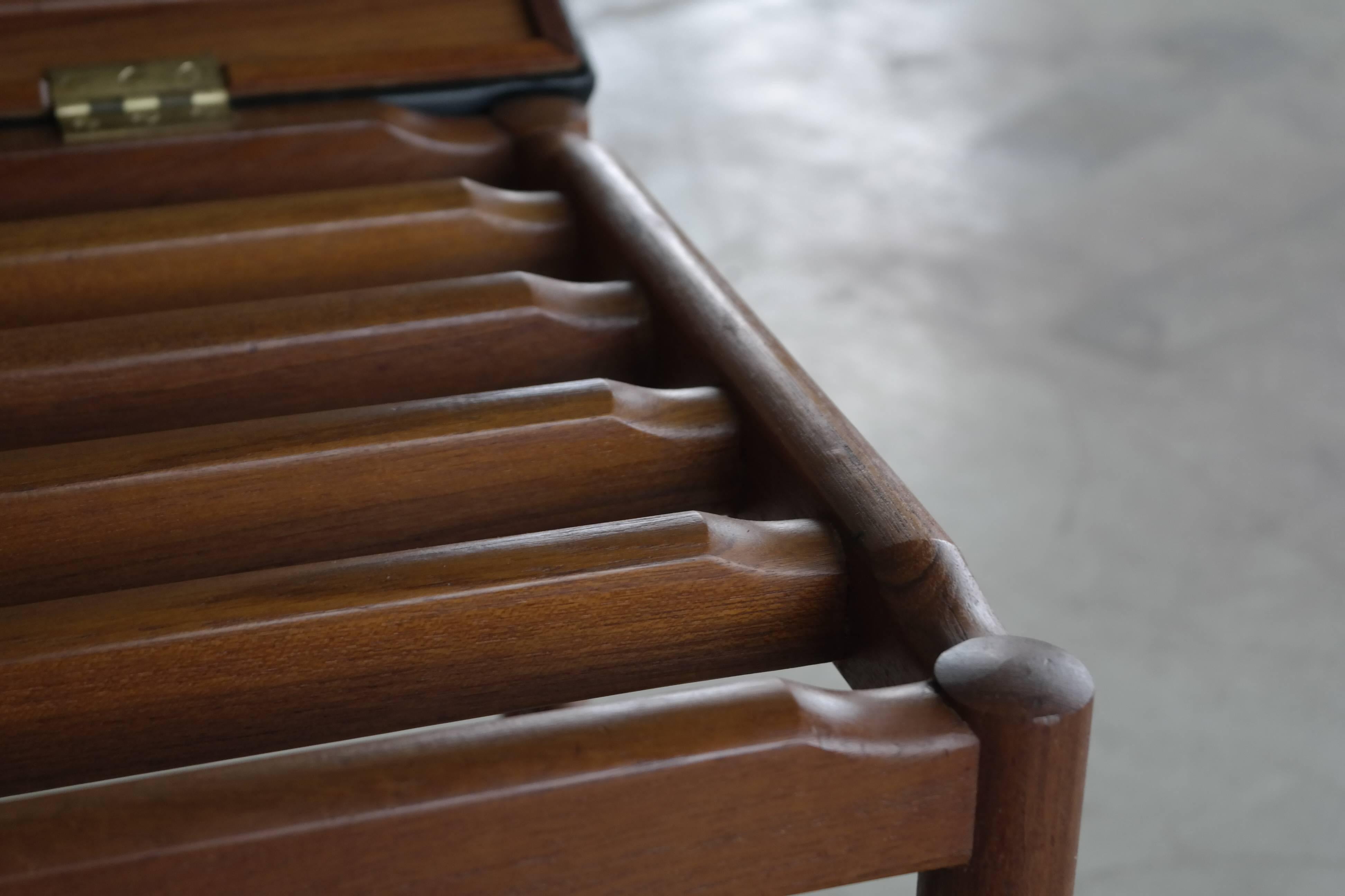 Danish Mid-Century Teak Luggage Rack and Bench In Good Condition In Bridgeport, CT