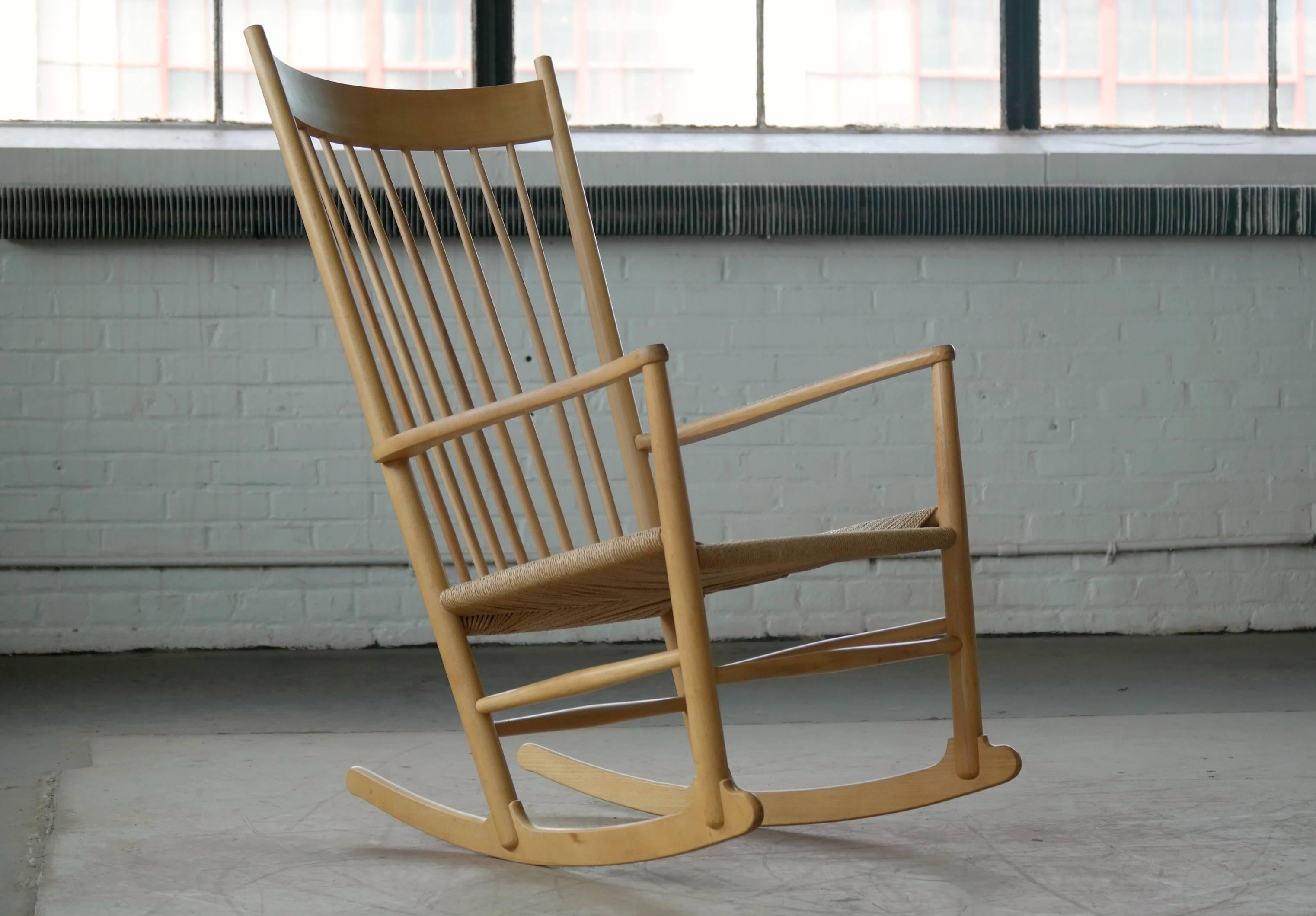 An early 1950s original Hans Wegner J16 rocking chair designed Shaker inspired rocking chair with a spindled back, curved armrests in beech and papercord seat all in its original finish. Made by FDB Mobler, Denmark.