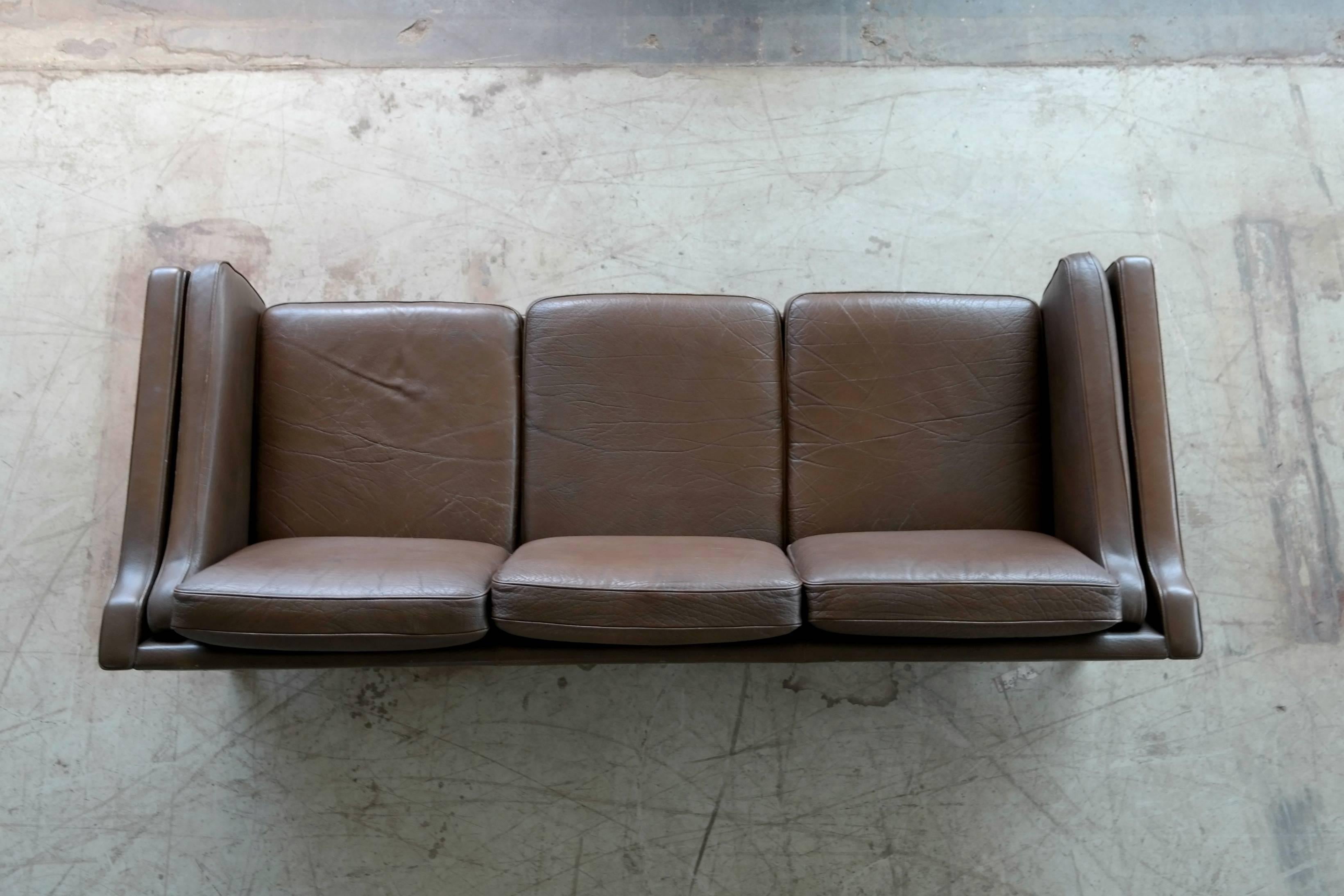 Borge Mogensen Style Sofa in Chocolate Brown Leather In Good Condition In Bridgeport, CT