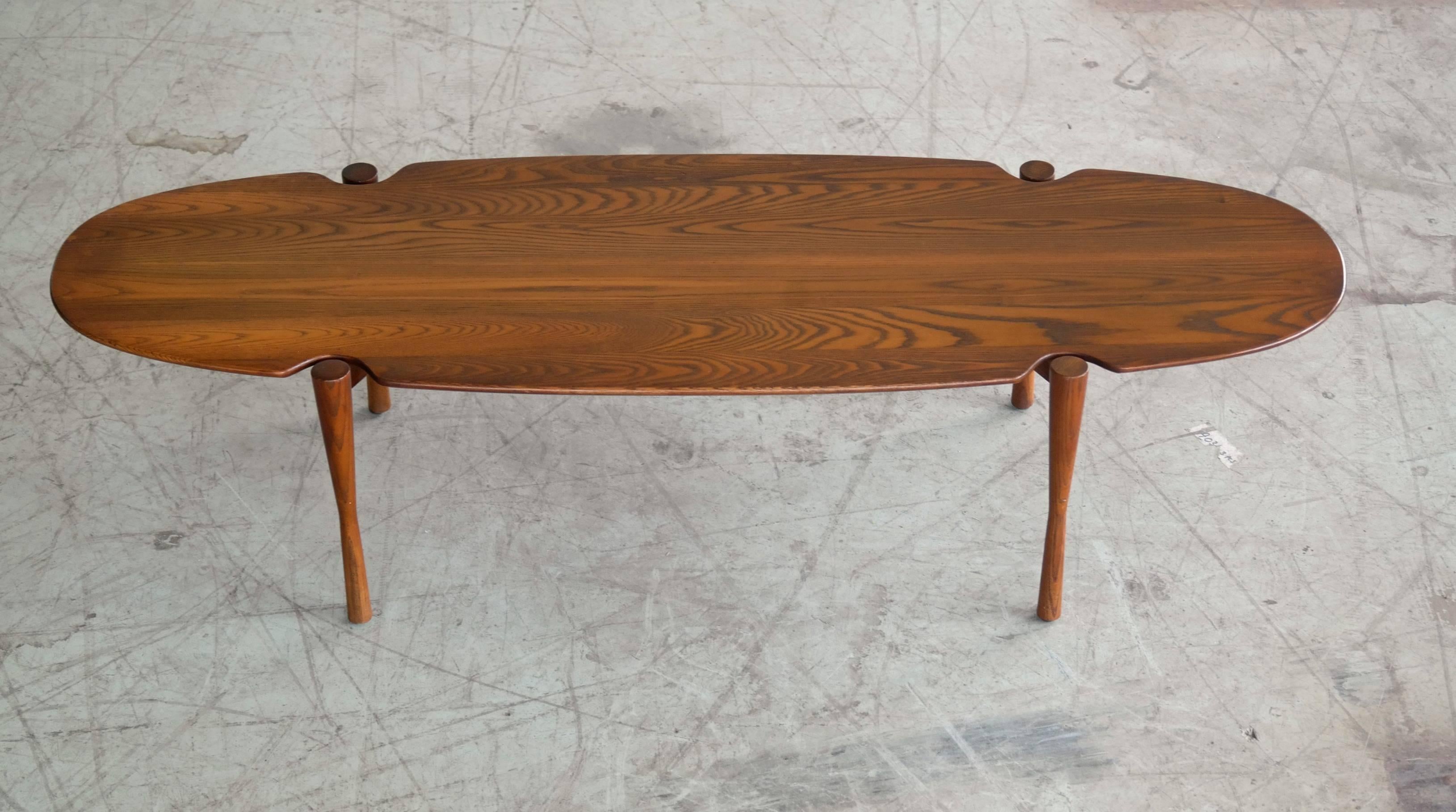 Gorgeous, 1960s surfboard design coffee or cocktail table. Nice sought after low design befitting of a modern living room. Made from exquisite solid walnut stained ash with great grain figure. Excellent near perfect condition.
 