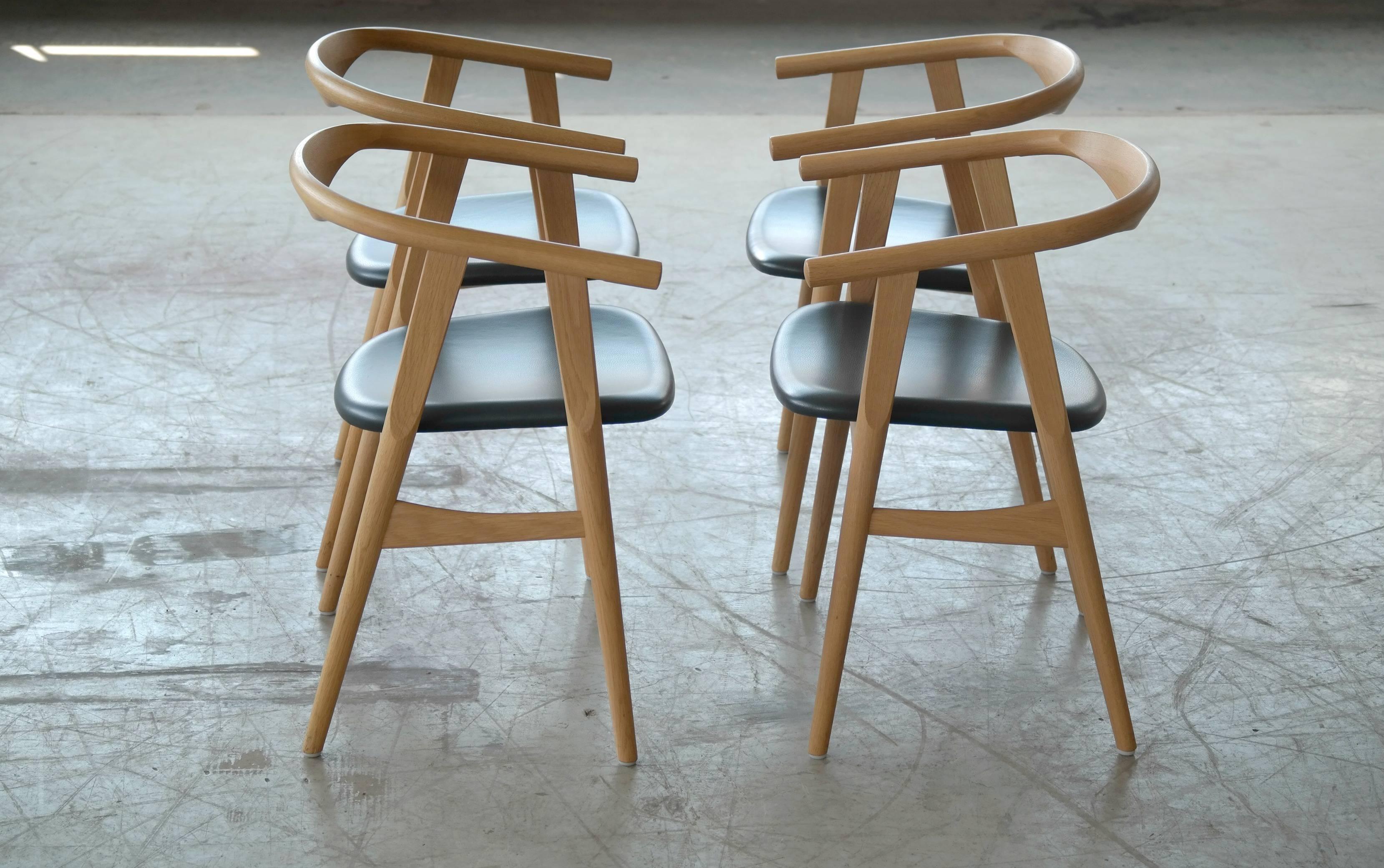 Late 20th Century Hans Wegner Dining Chairs in Oak Model 525 for GETAMA