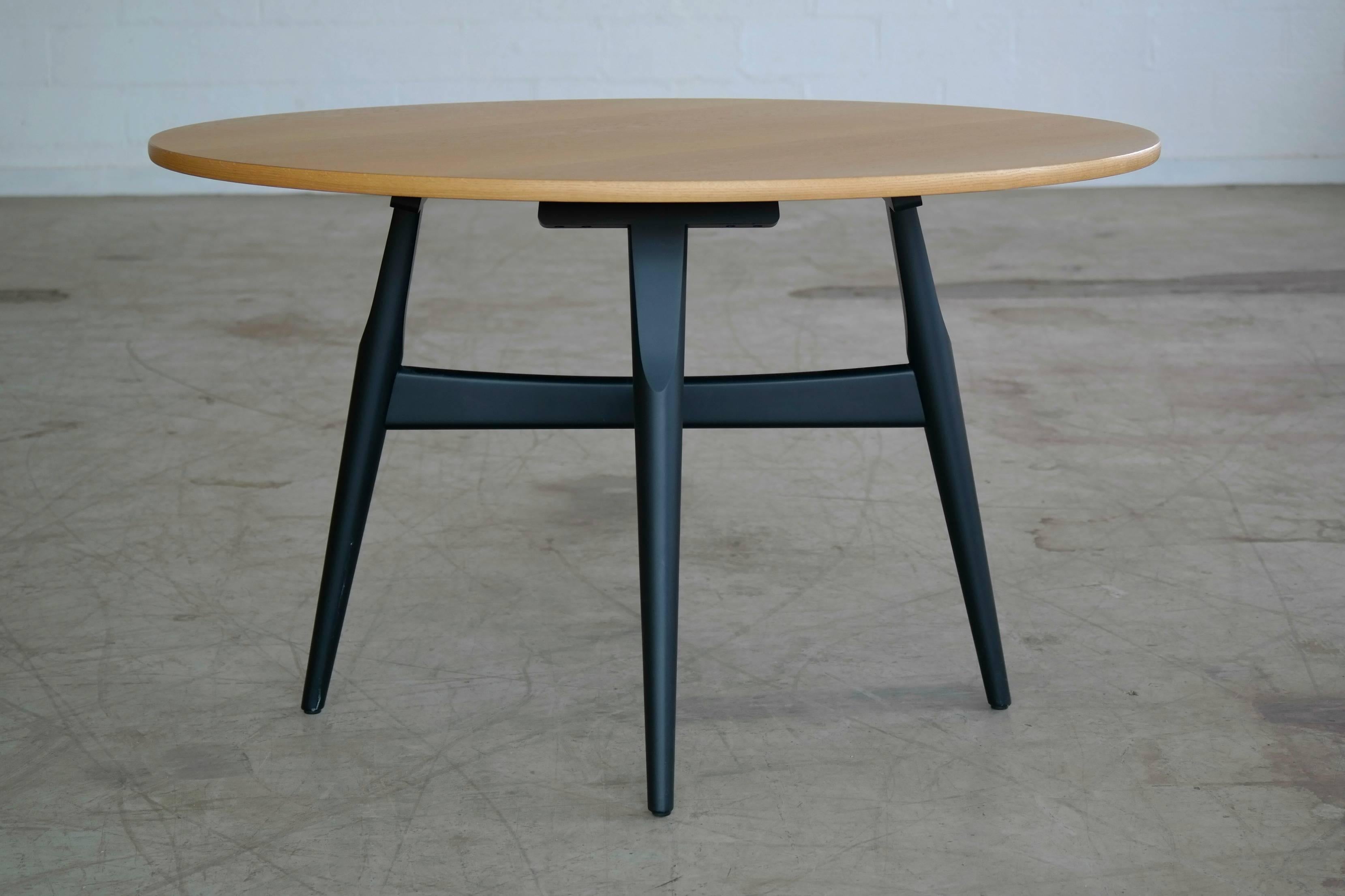 Mid-Century Modern Hans Wegner Round Dining Table Model GE526 for GETAMA