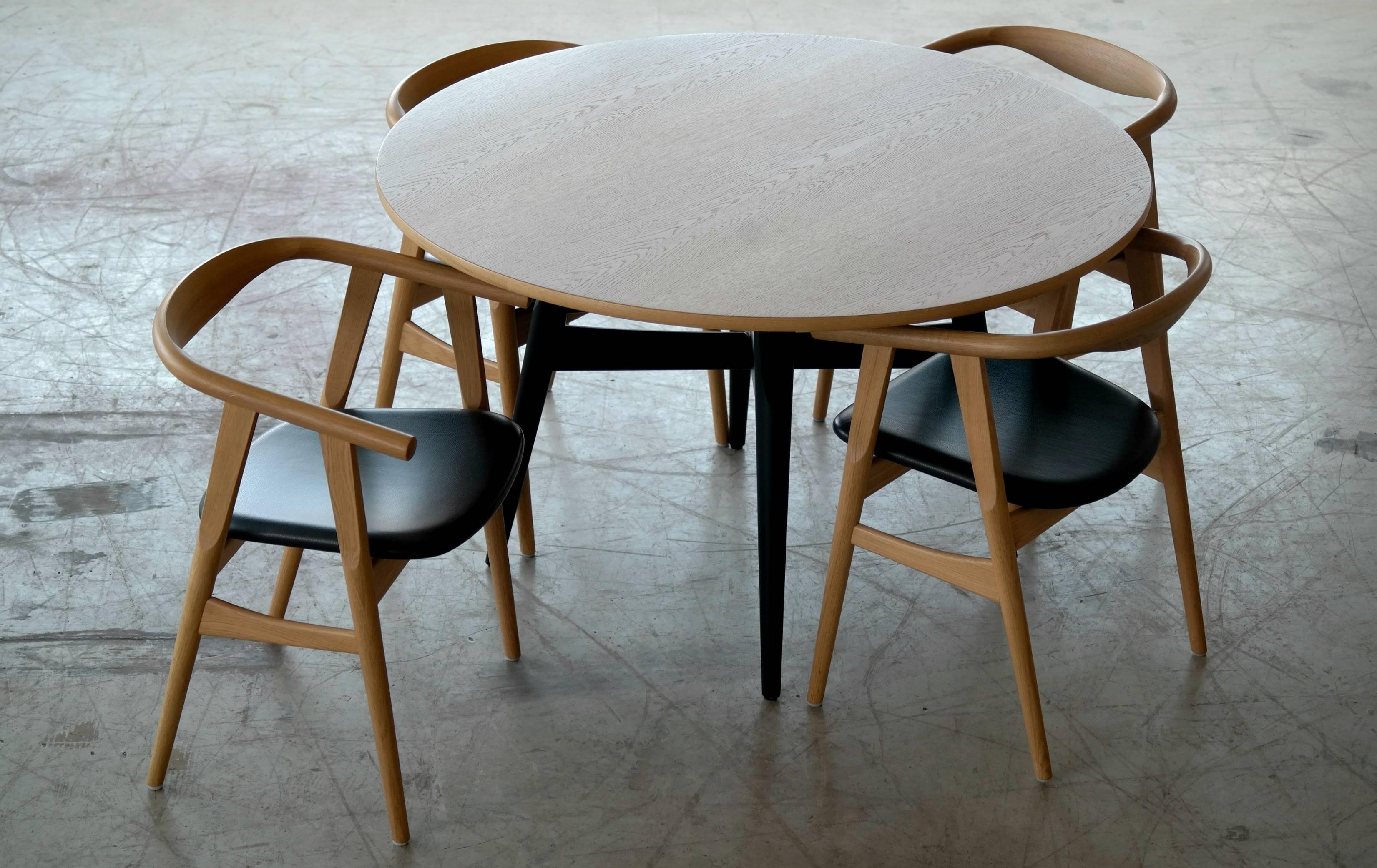 Late 20th Century Hans Wegner Round Dining Table Model GE526 for GETAMA