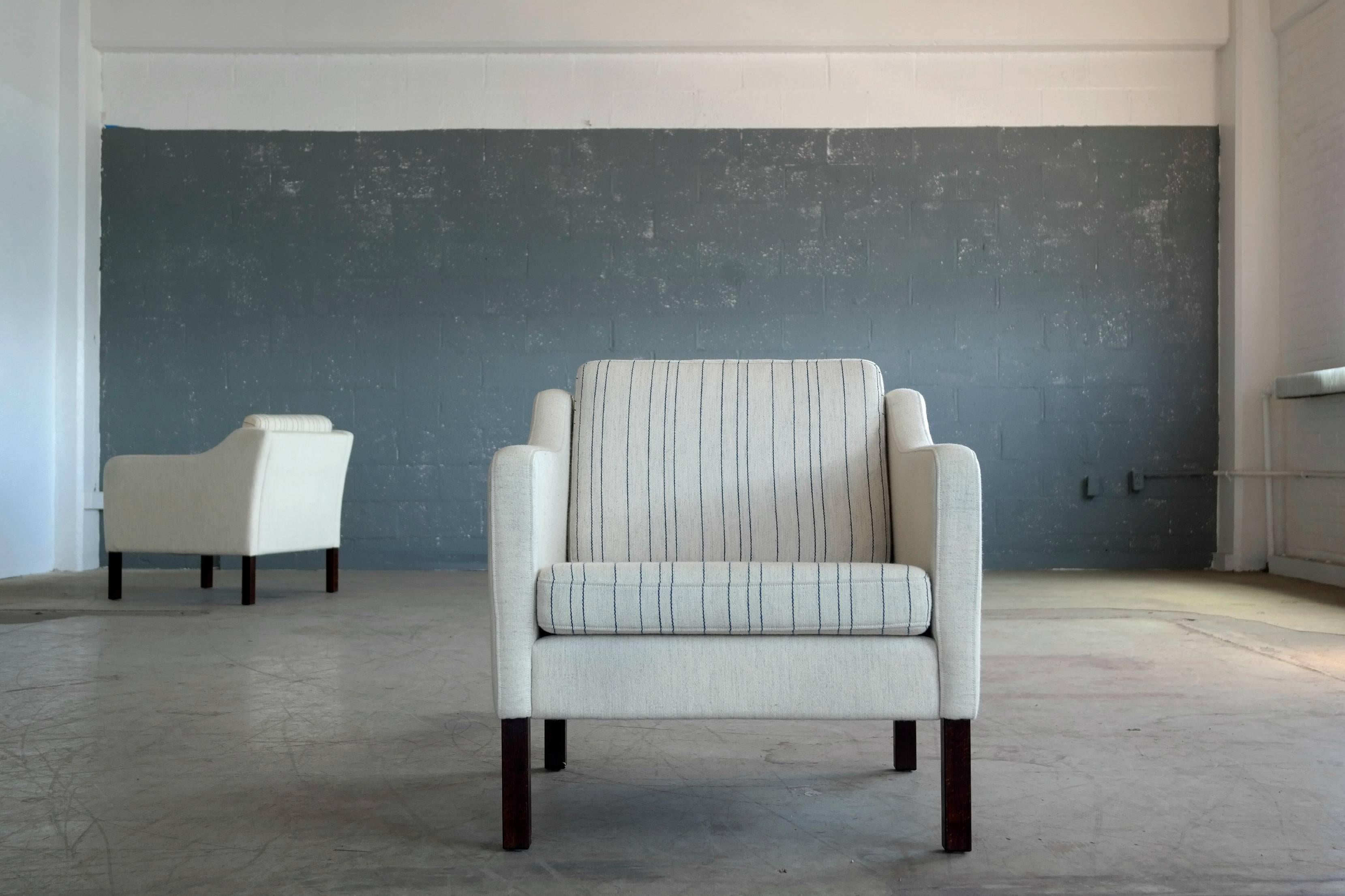 Danish Borge Mogensen Style Lounge Chairs Model 2421 in White Wool by Mogens Hansen