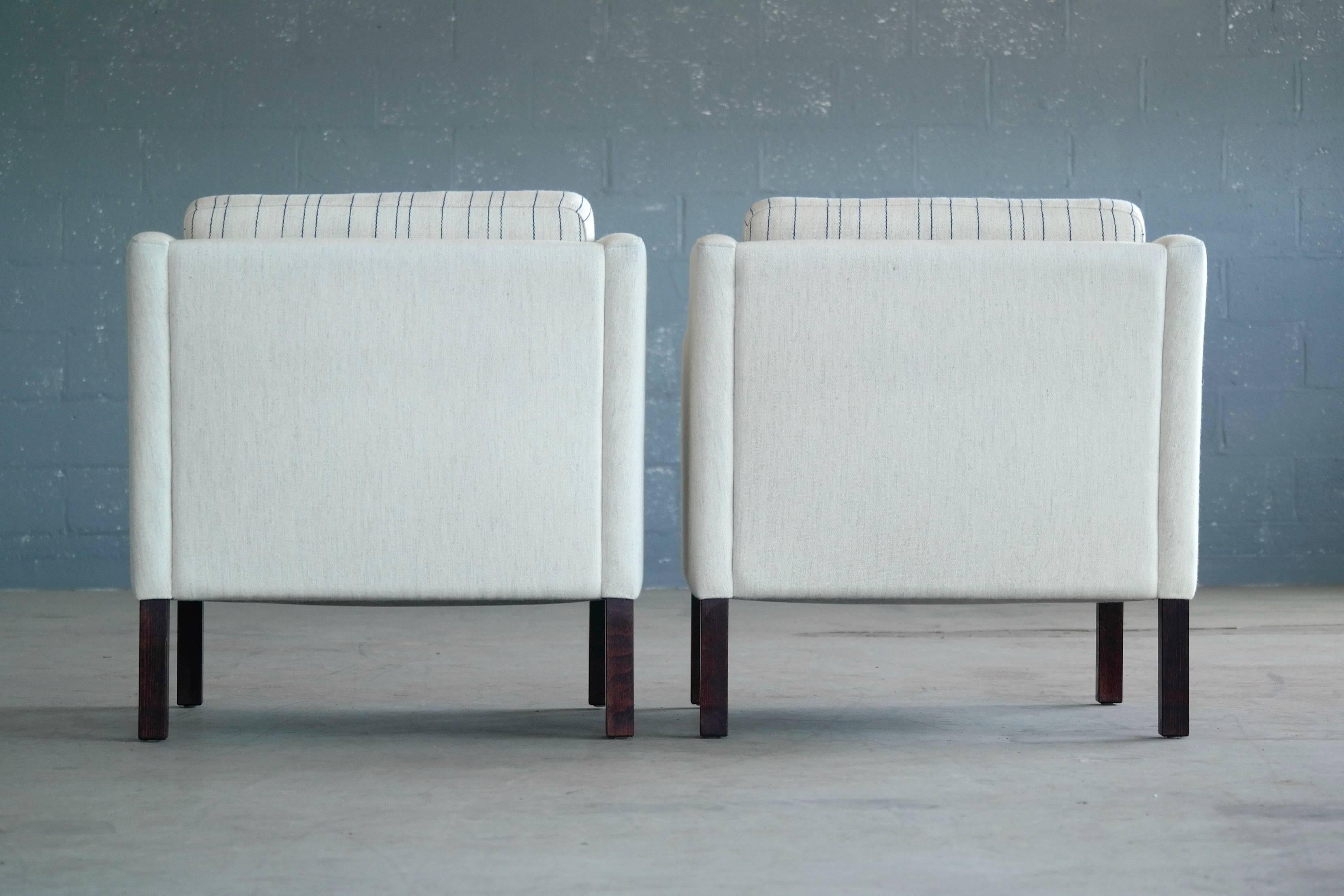 Mid-20th Century Borge Mogensen Style Lounge Chairs Model 2421 in White Wool by Mogens Hansen