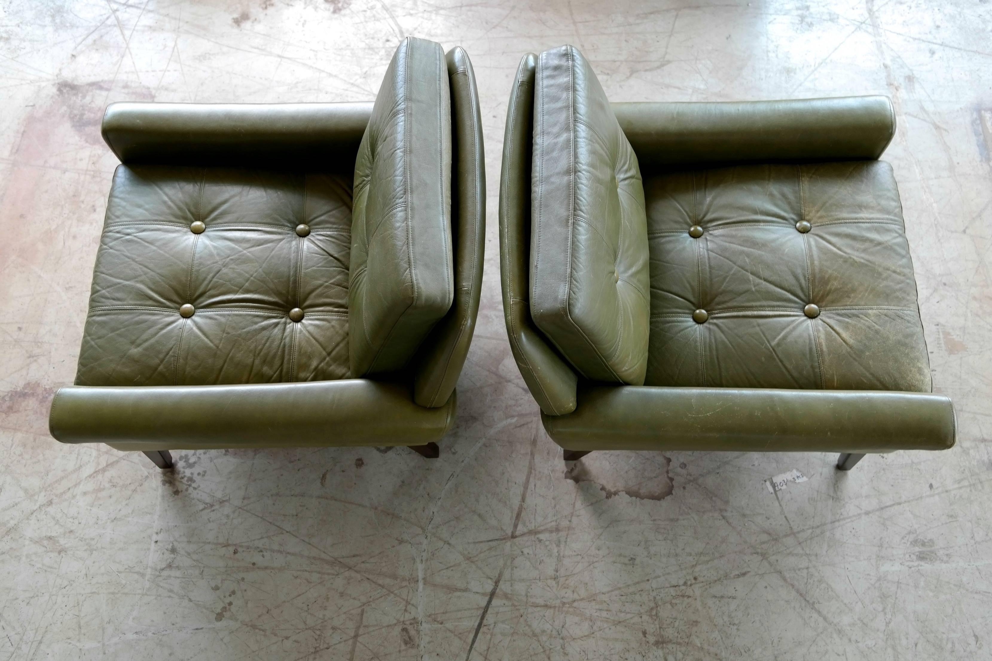 Svend Skipper Pair of Lounge Chairs in Green Leather In Excellent Condition In Bridgeport, CT