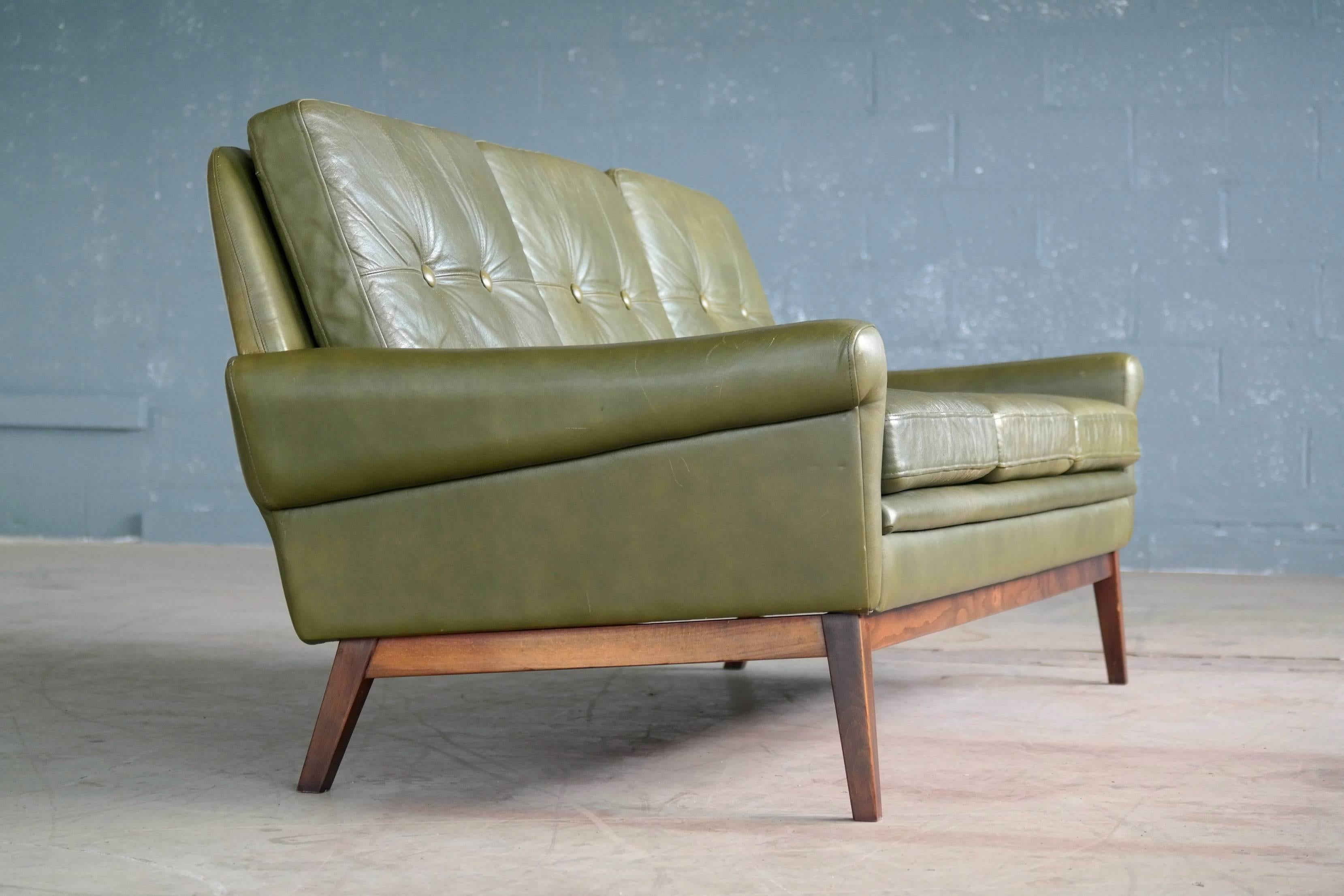 Svend Skipper Three-Seat Sofa in Green Leather, Denmark, 1960s In Excellent Condition In Bridgeport, CT