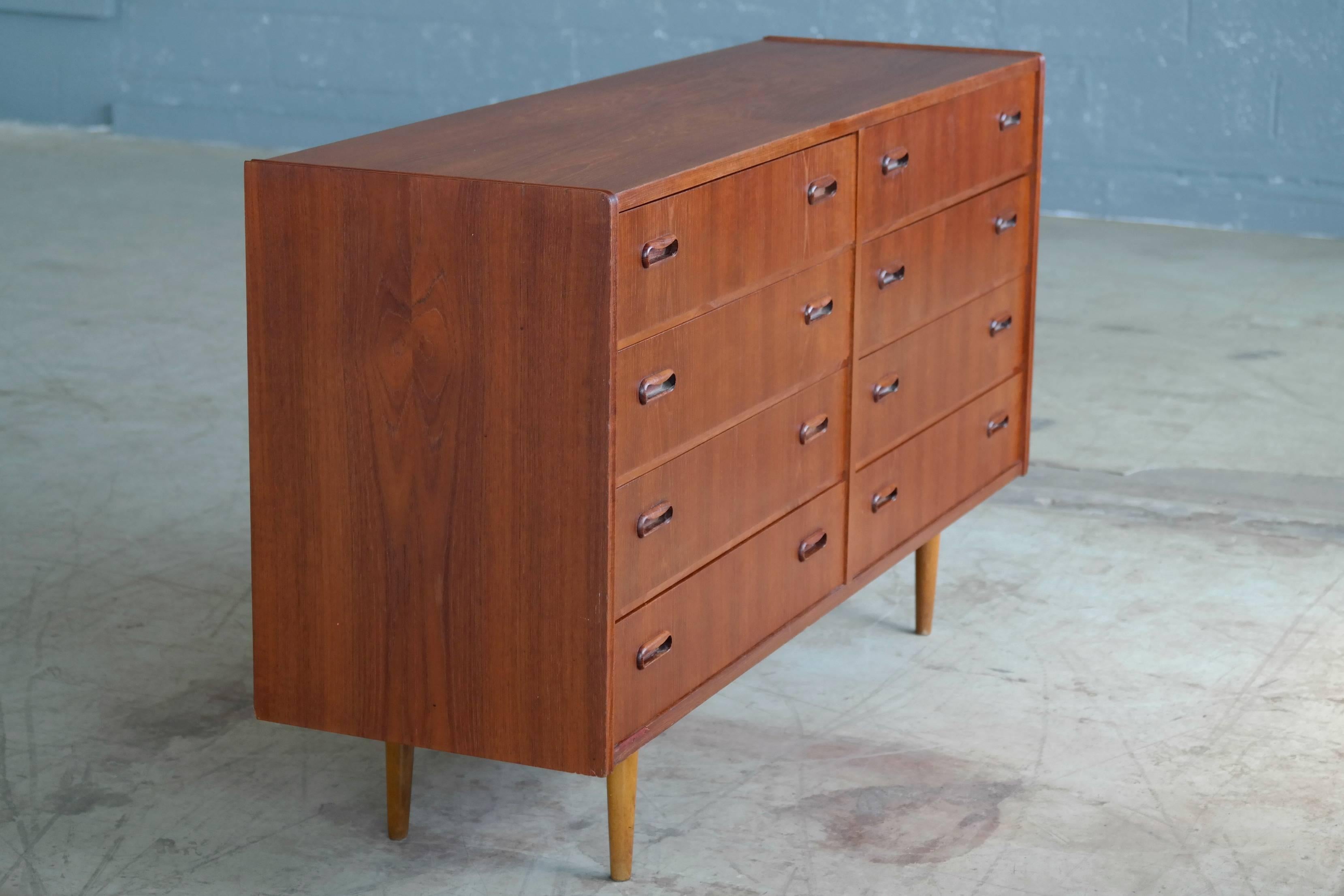 Midcentury Danish Kai Kristiansen Style Double Dresser in Teak In Good Condition In Bridgeport, CT