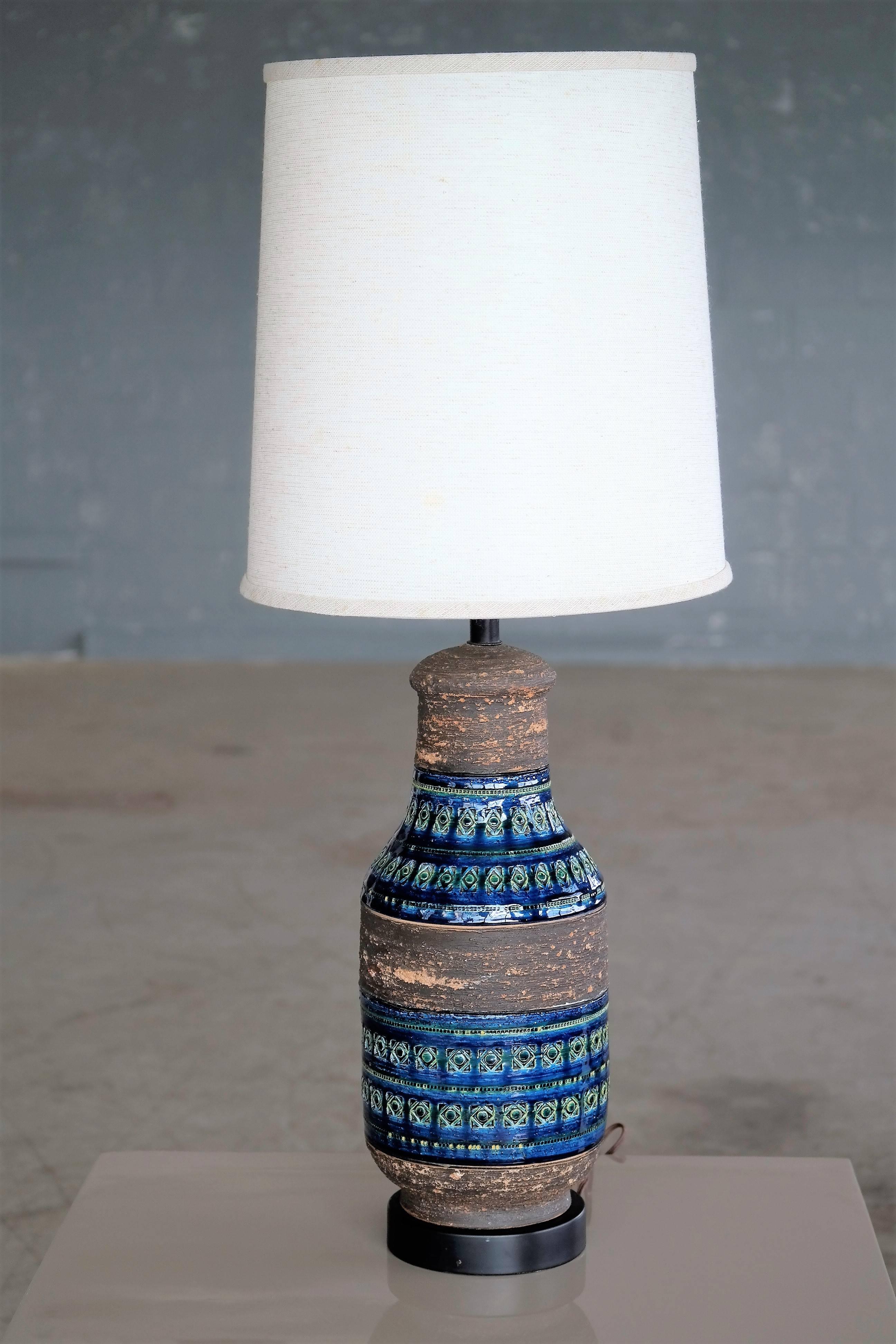A very large and extremely rare lamp base designed in 1959 by Aldo Londi for Bitossi Ceramiche for the collection Rimini Blu. This handmade Mid-Century Modern ceramic lamp is cylindrical shaped. The deep blue glaze varies in blue/turquoise shades