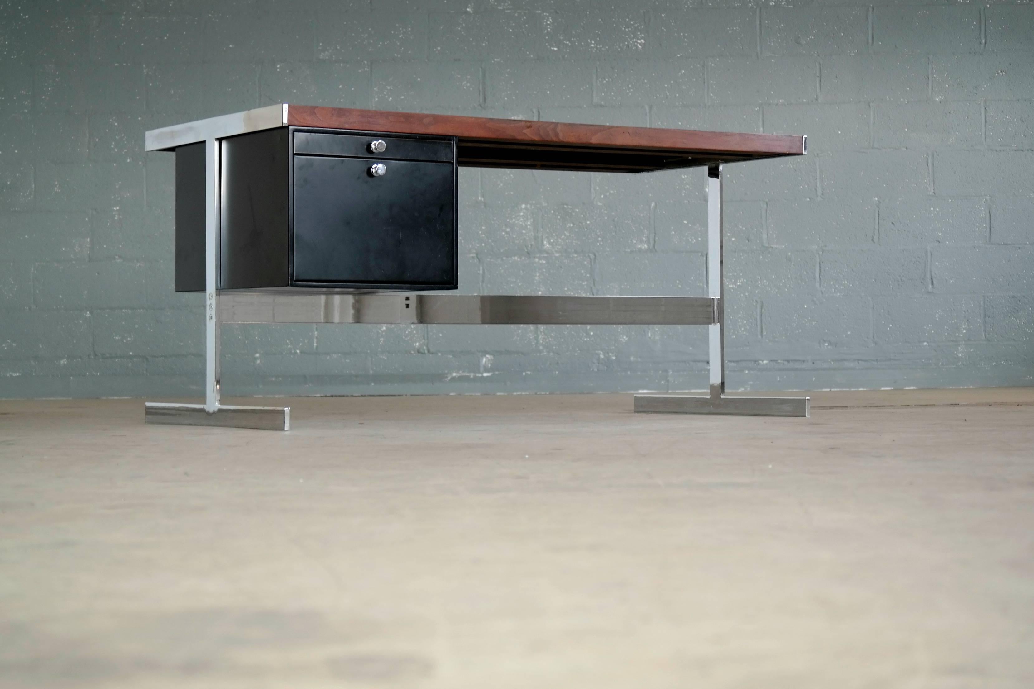 Milo Baughman Attributed Style Chrome and Rosewood Desk In Good Condition In Bridgeport, CT