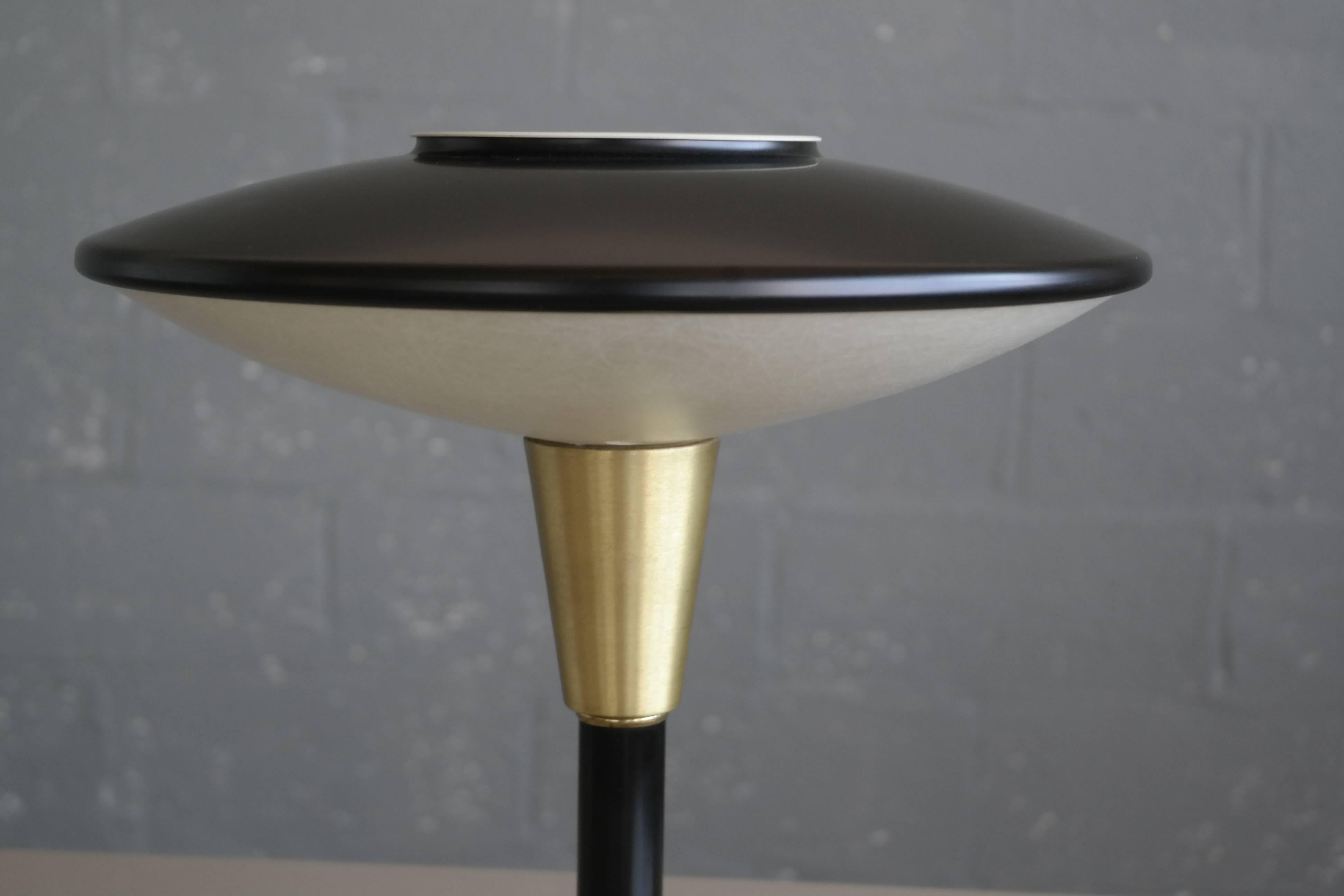 dazor saucer lamp