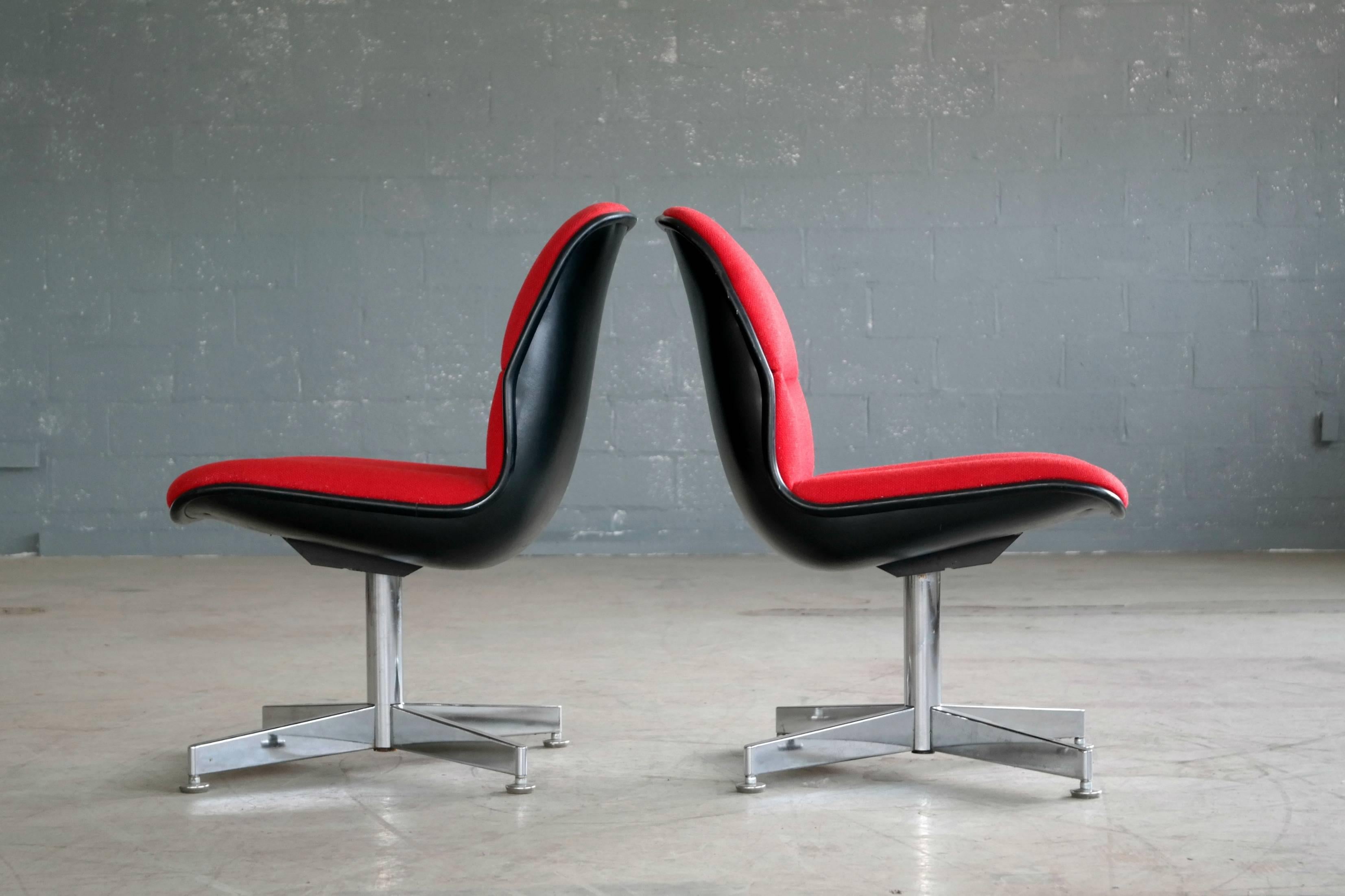 Pair of Conference Chairs in Steel and Red Wool by Chrome Craft In Good Condition For Sale In Bridgeport, CT