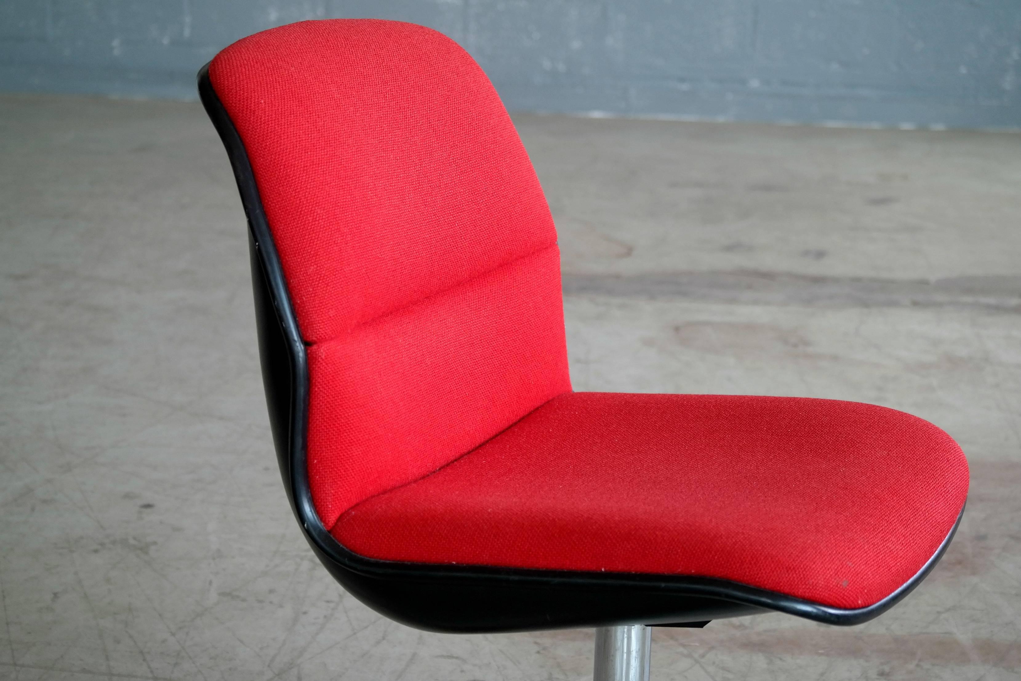 Konferenzstühle aus Stahl und roter Wolle von Chrome Craft, Paar im Angebot 3