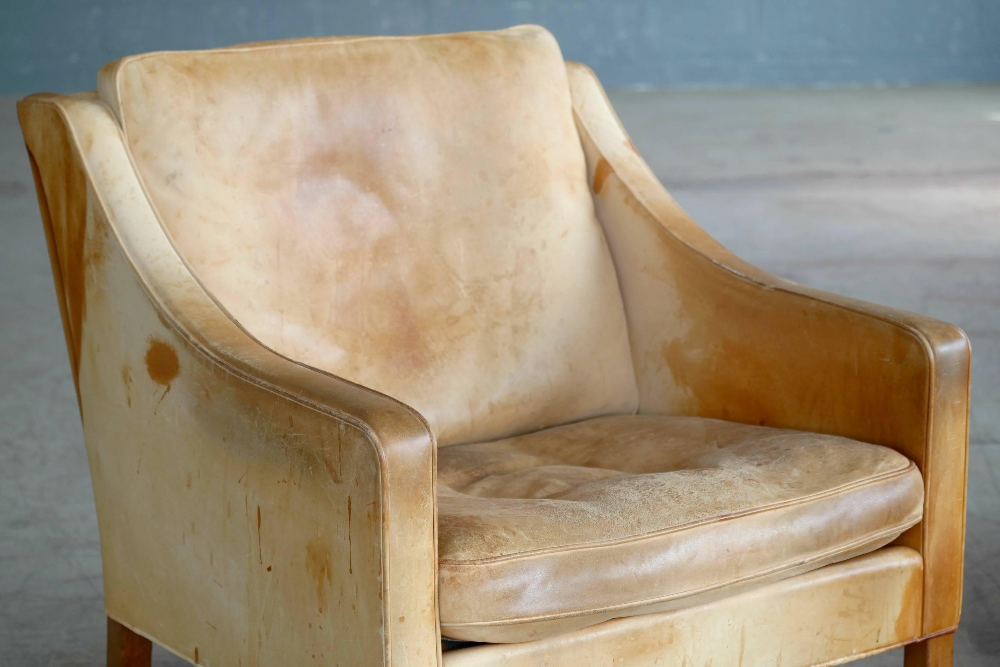 Danish Børge Mogensen Model 2207 Lounge Chair in Butterscotch Leather for Fredericia