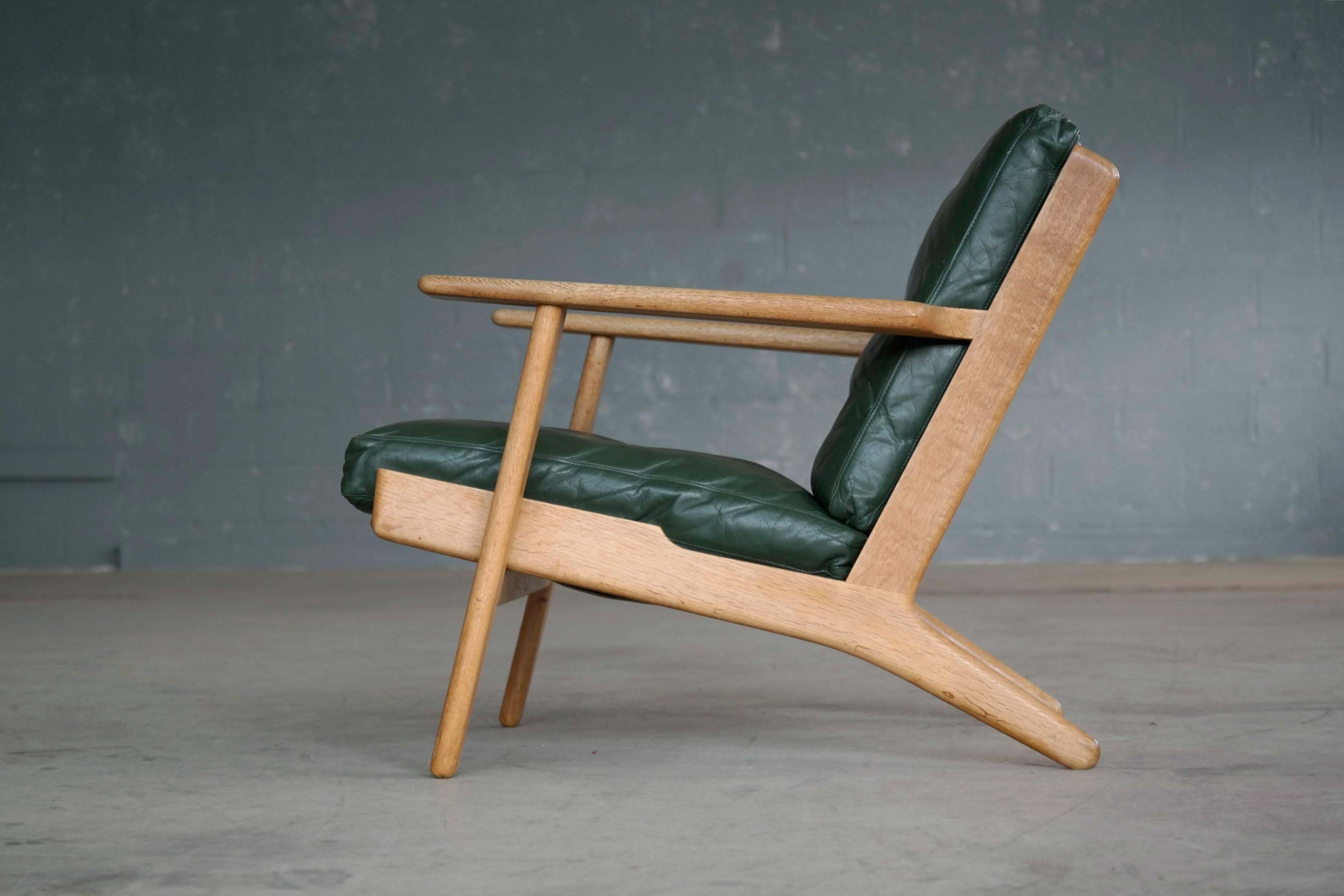 Mid-Century Modern Hans Wegner Low Back Lounge Chair Model GE290 for GETAMA Oak and Green Leather