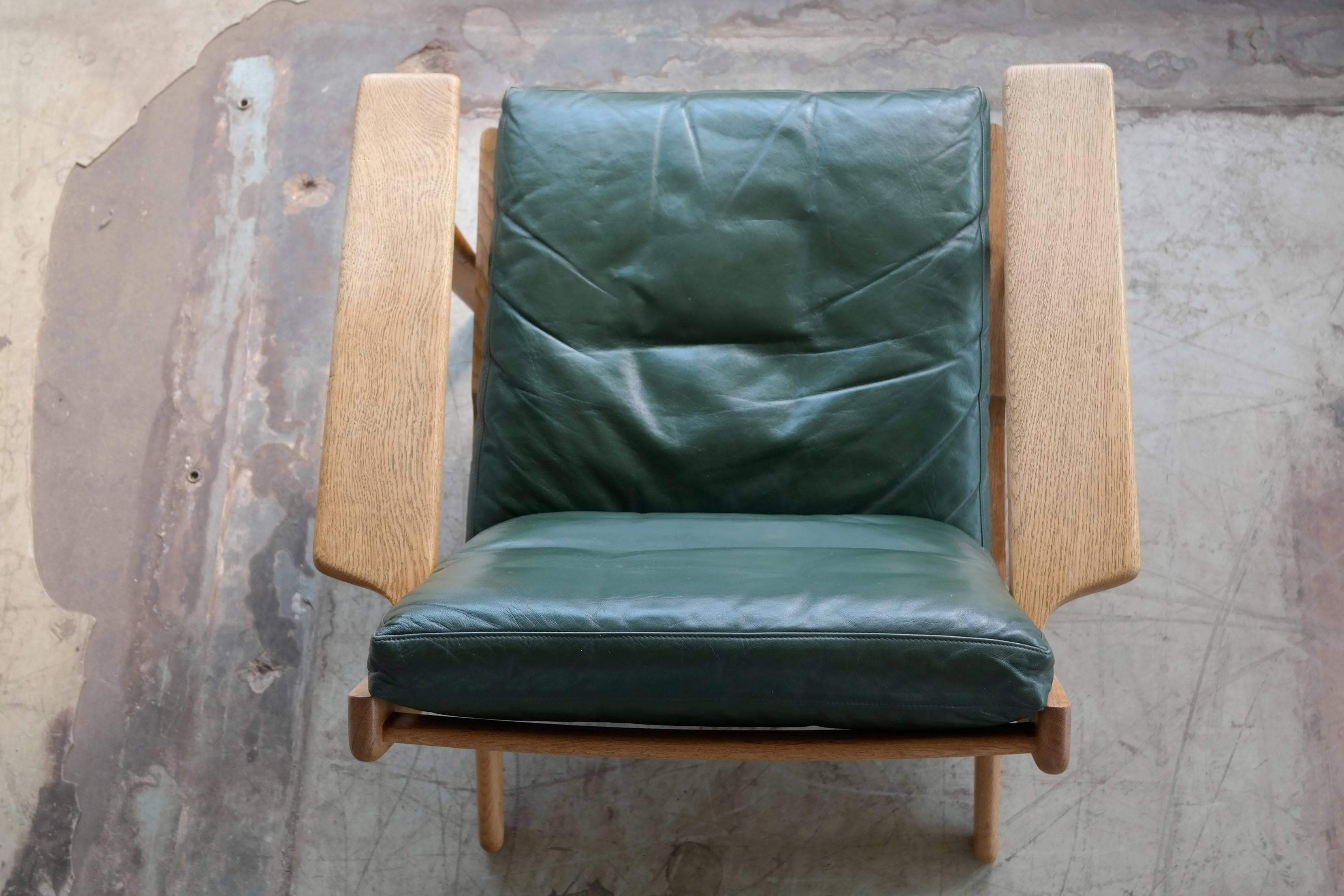 Hans Wegner Low Back Lounge Chair Model GE290 for GETAMA Oak and Green Leather 3