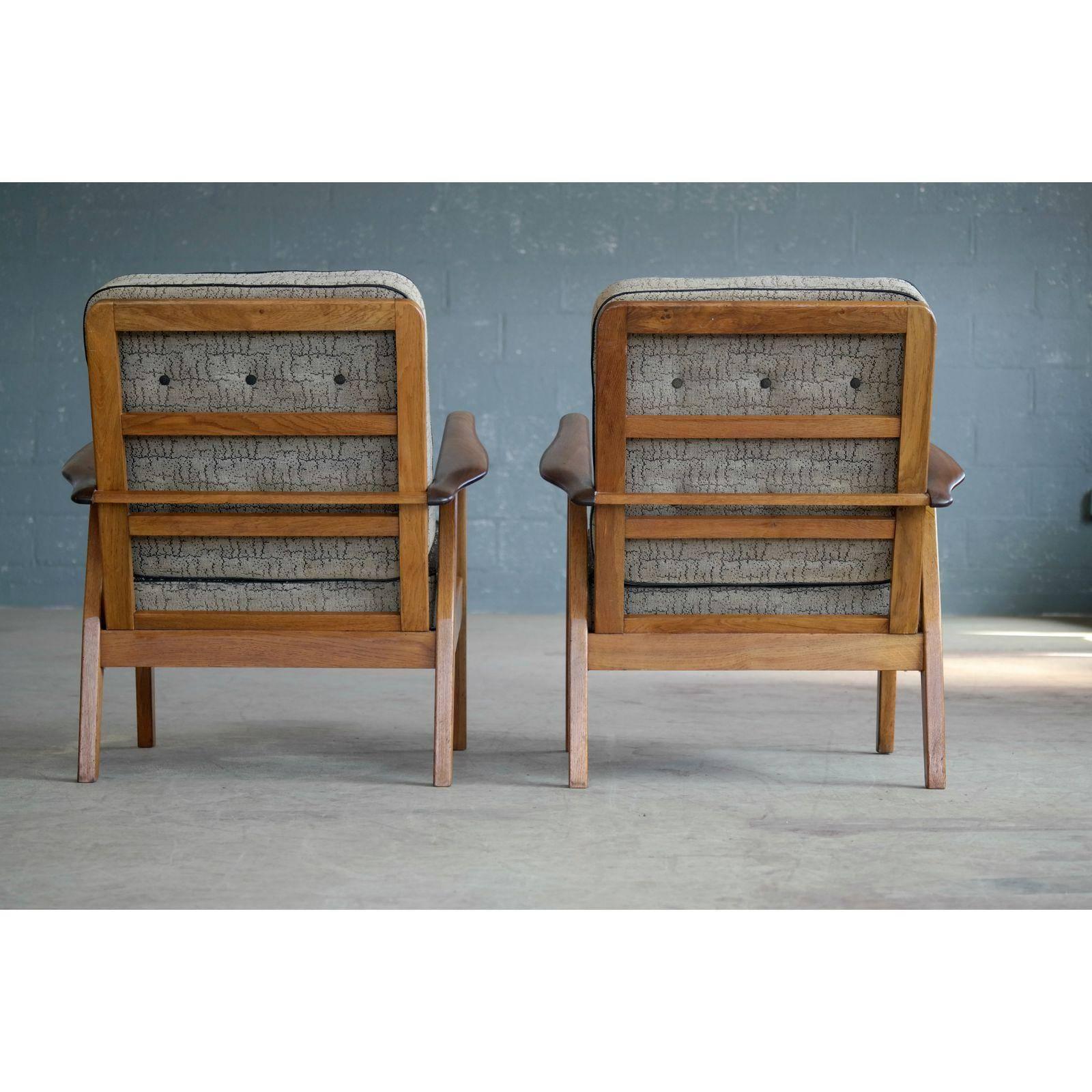 Mid-20th Century Pair of Danish Hans Wegner Style Midcentury Easy Chairs in Teak