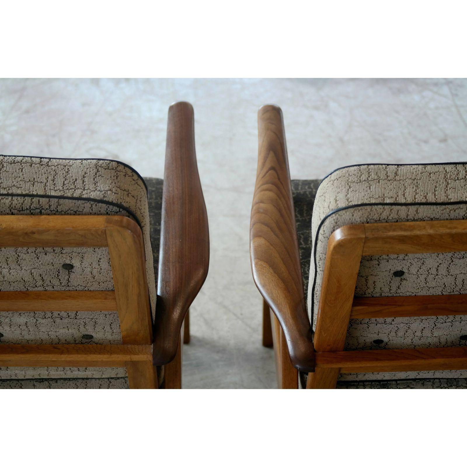 Pair of Danish Hans Wegner Style Midcentury Easy Chairs in Teak In Good Condition In Bridgeport, CT