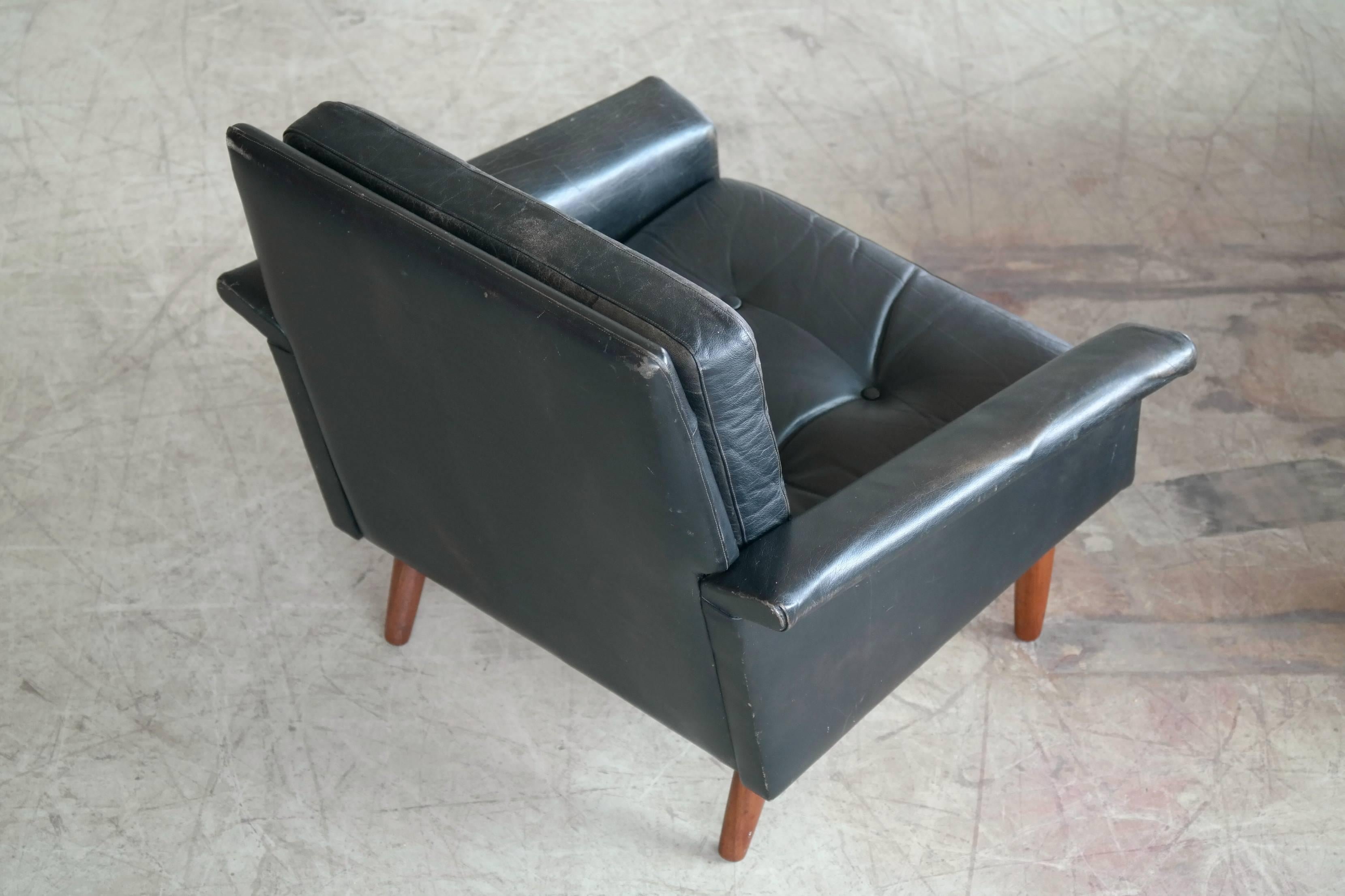 Mid-20th Century Illum Wikkelsø Style Easy Chair in Black Leather and Teak Denmark, 1960s
