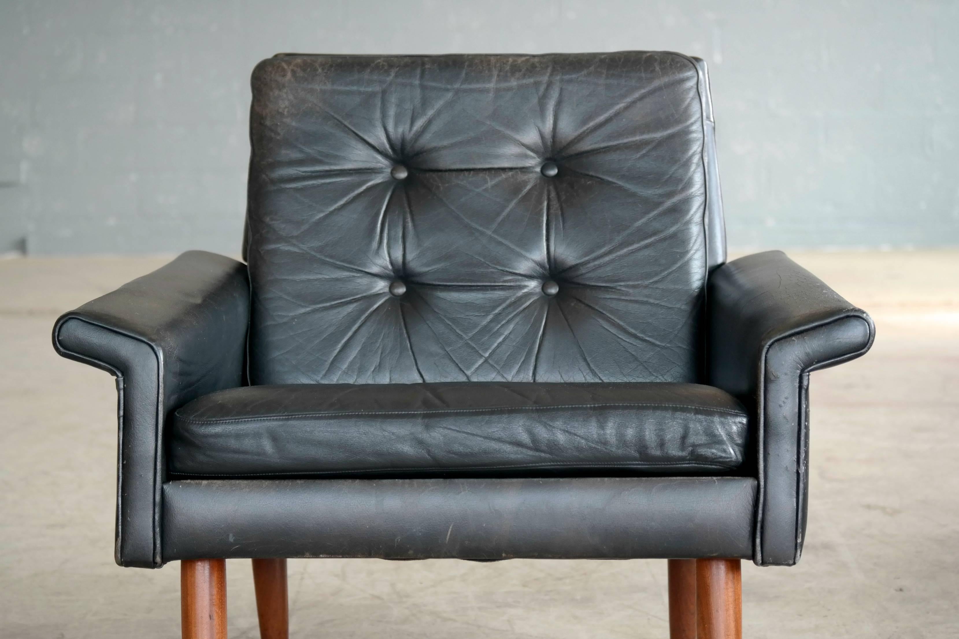 Scandinavian Modern Illum Wikkelsø Style Easy Chair in Black Leather and Teak Denmark, 1960s