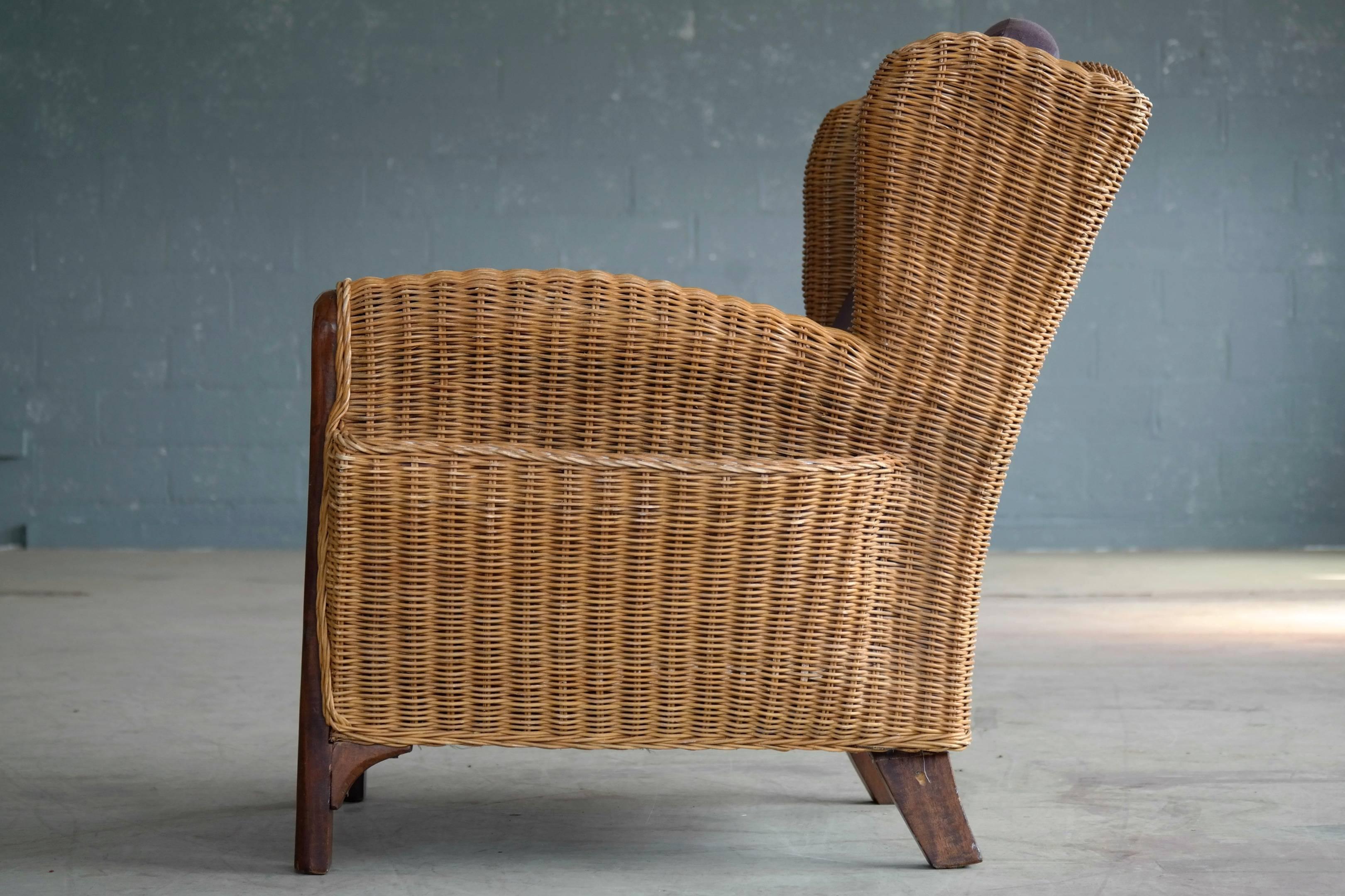 Danish Mid-Century Wicker Lounge Chair with Magazine Pockets In Excellent Condition In Bridgeport, CT