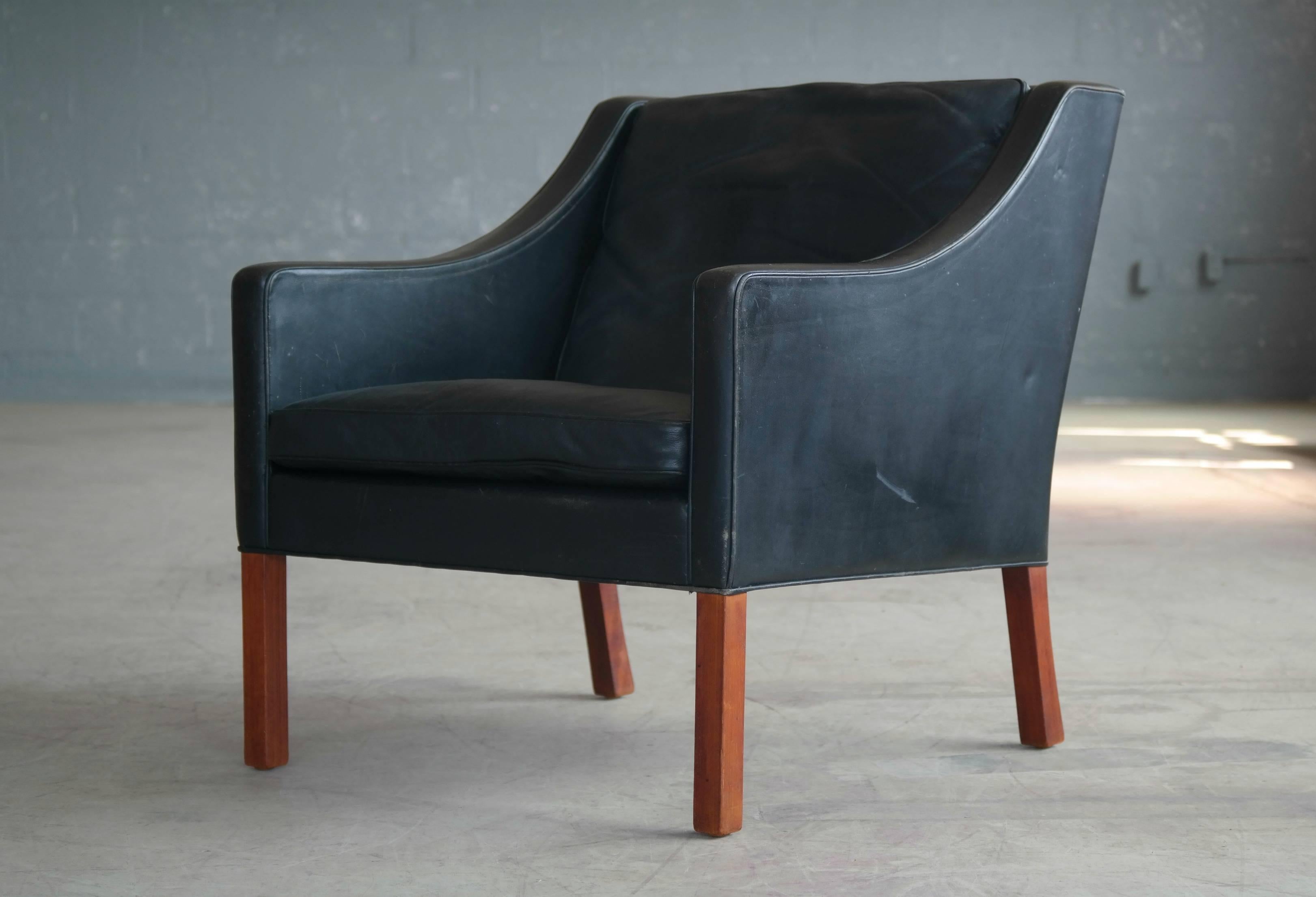 Danish Borge Mogensen Model 2207 Lounge Chair in Black Leather and Teak for Fredericia