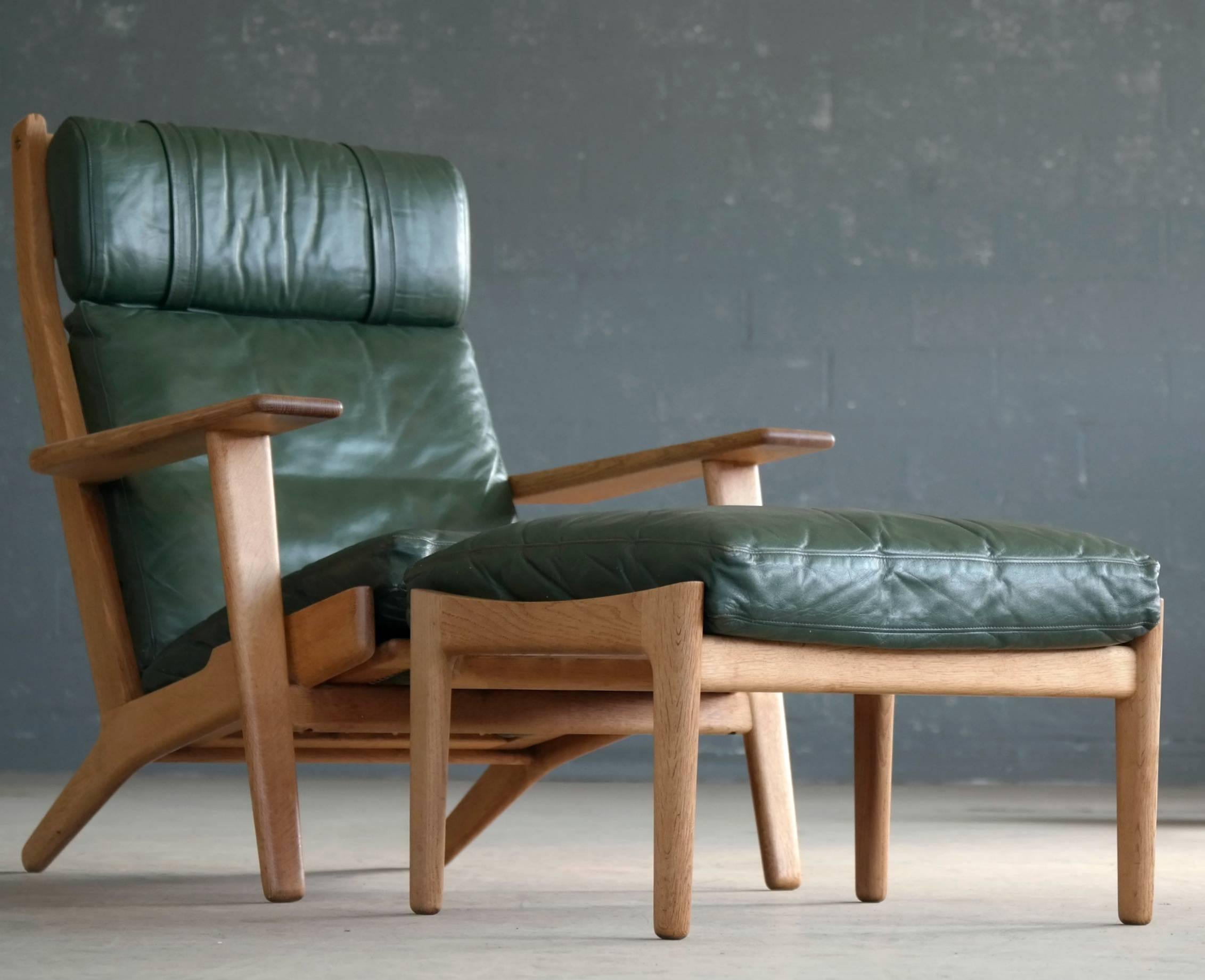 Sought after highback lounge chair model 290a designed by Hans Wegner in 1953 for Getama. This is one of Wegner's most iconic designs with its solid oak frame, splayed legs and distinctive paddle armrests. Not many 290's were originally upholstered