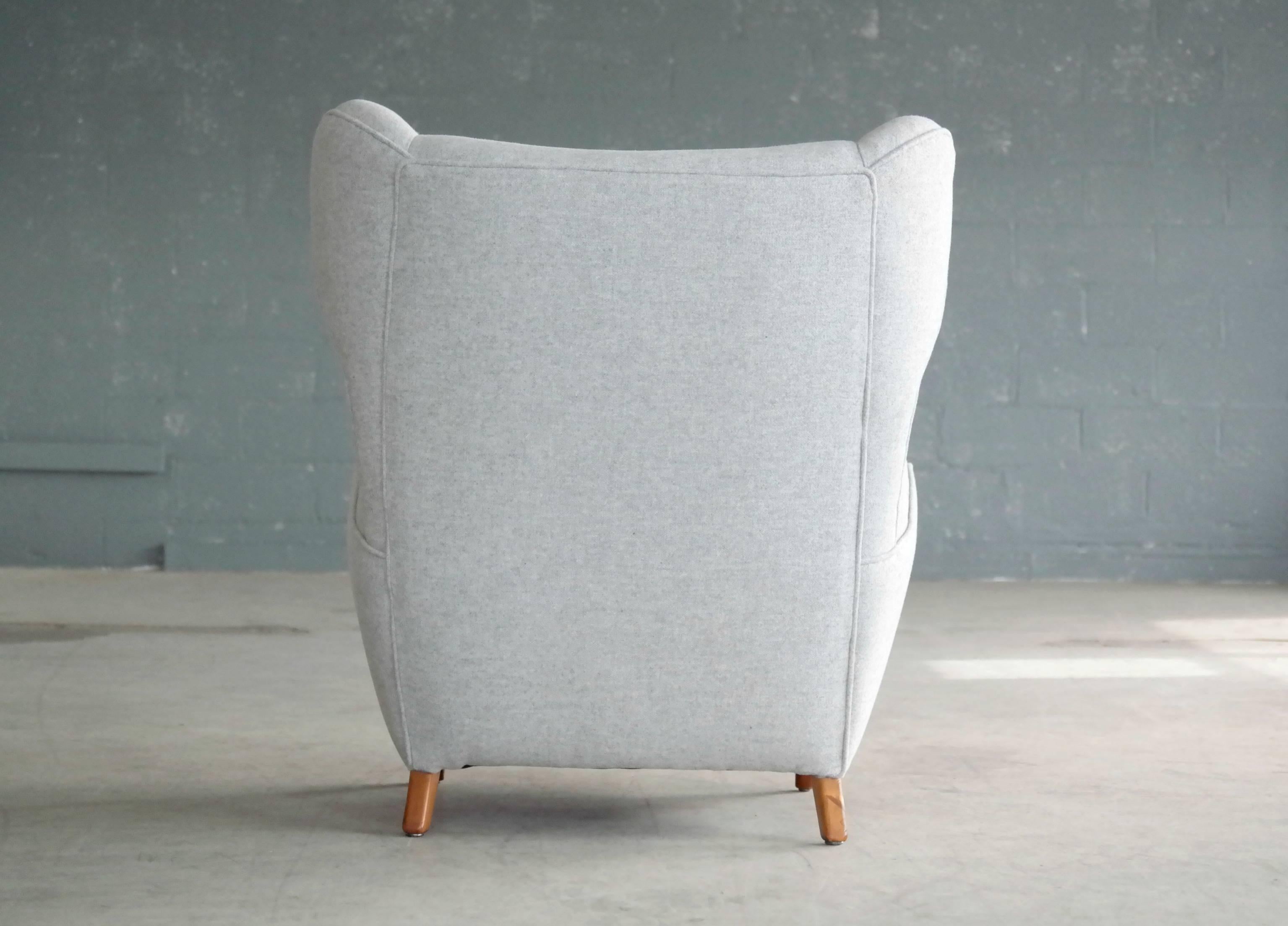 Mid-20th Century Gio Ponti Style Midcentury Lounge Chair Re-Upholstered in Kvadrat Wool