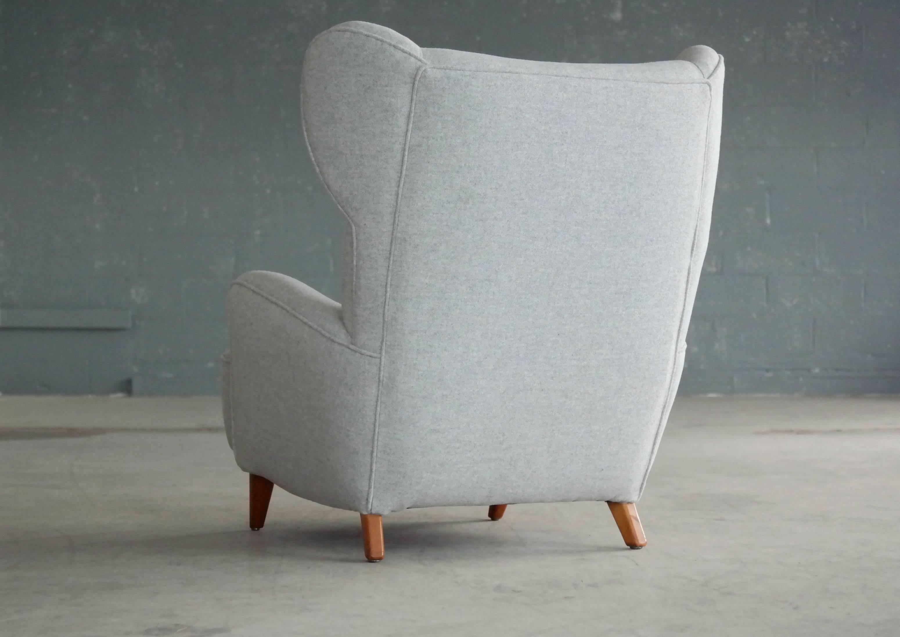 Italian Gio Ponti Style Midcentury Lounge Chair Re-Upholstered in Kvadrat Wool
