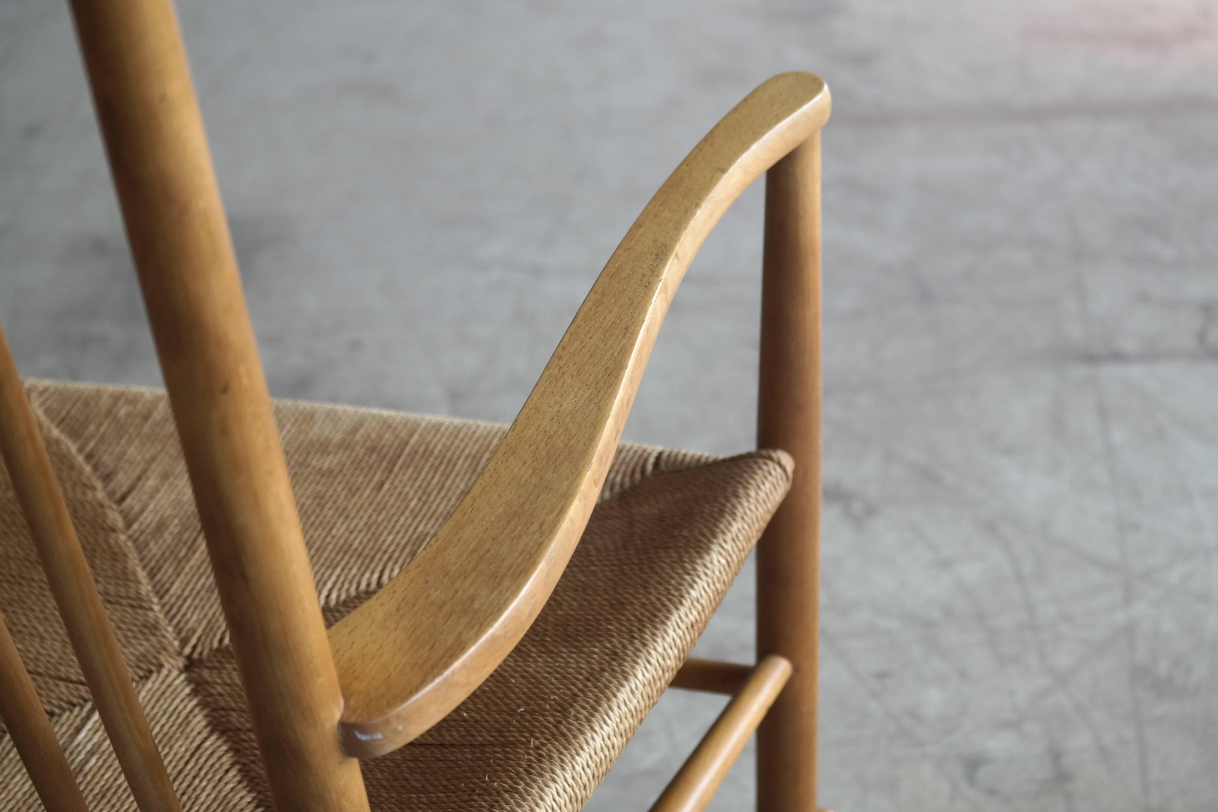 Hans Wegner J16 Rocking Chair in Beech and Papercord Made for FDB Møbler In Good Condition In Bridgeport, CT