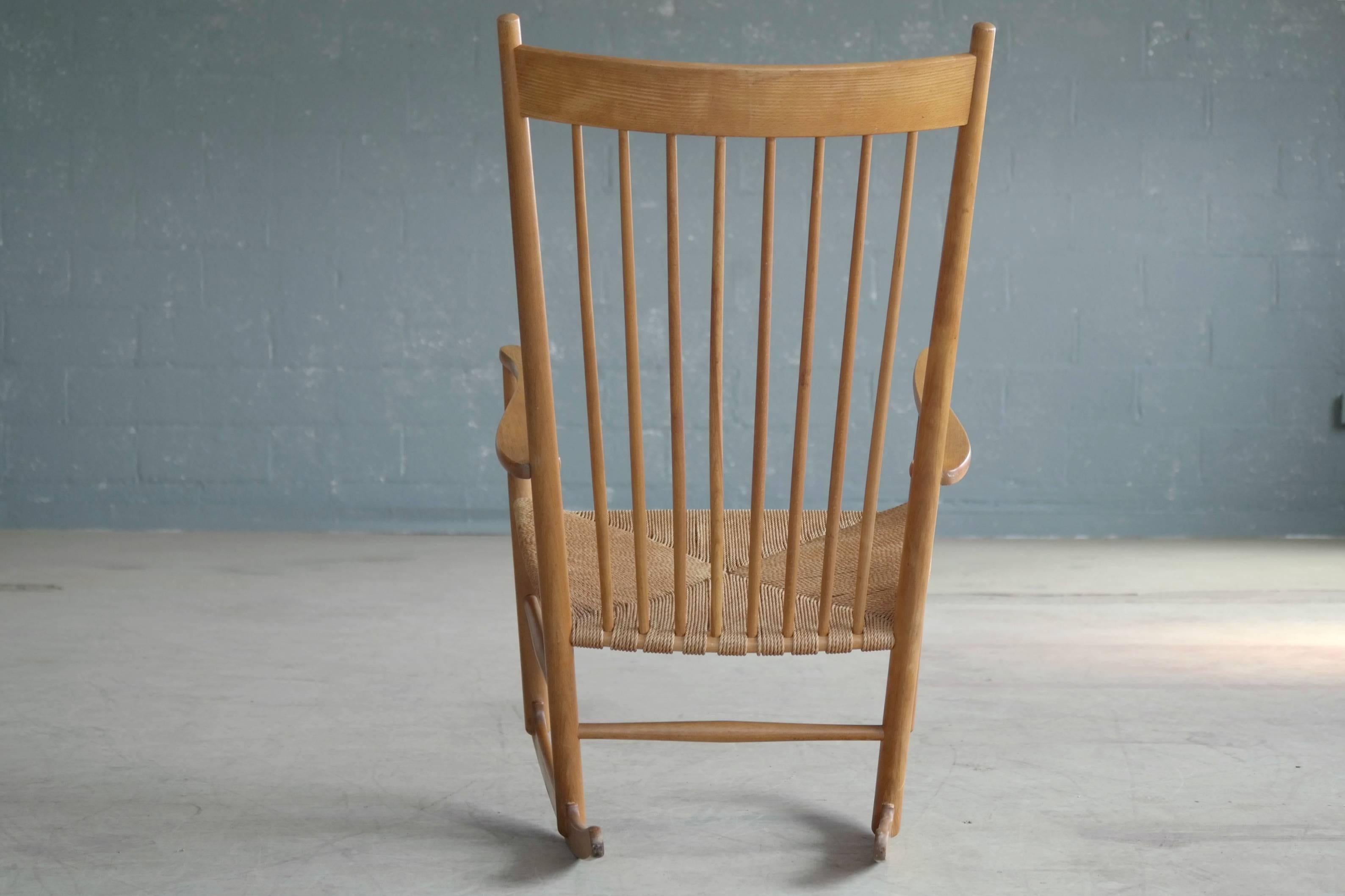 Hans Wegner J16 Rocking Chair in Beech and Papercord Made for FDB Møbler 2