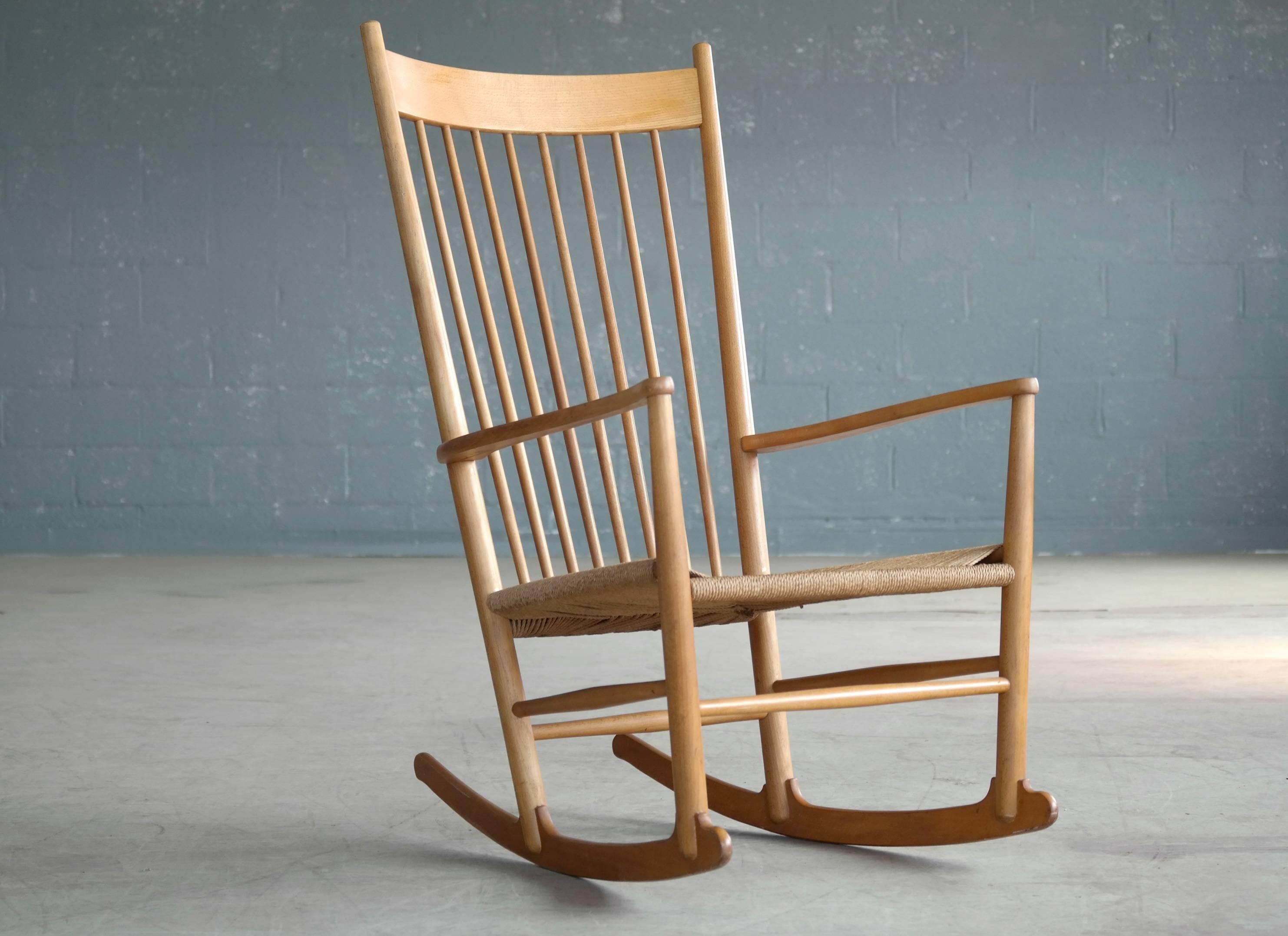 Mid-Century Modern Hans Wegner J16 Rocking Chair in Beech and Papercord Made for FDB Møbler