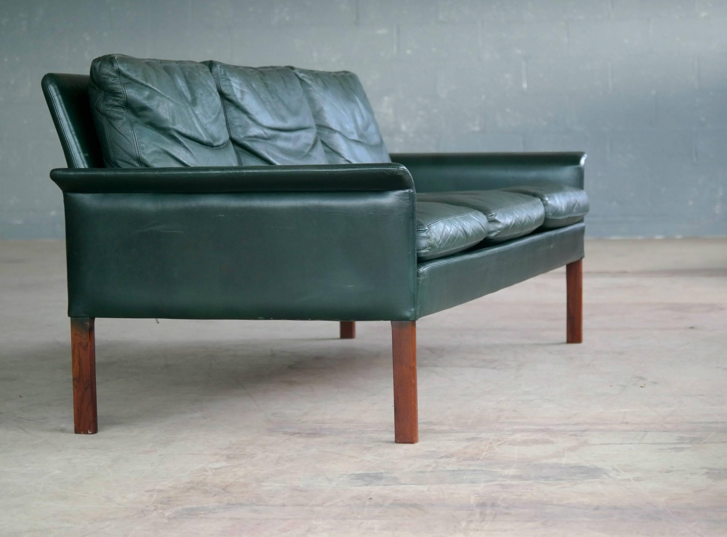 Hans Olsen 1960s Sofa in Rare Racing Green Leather for C.S. Møbler, Denmark In Excellent Condition In Bridgeport, CT