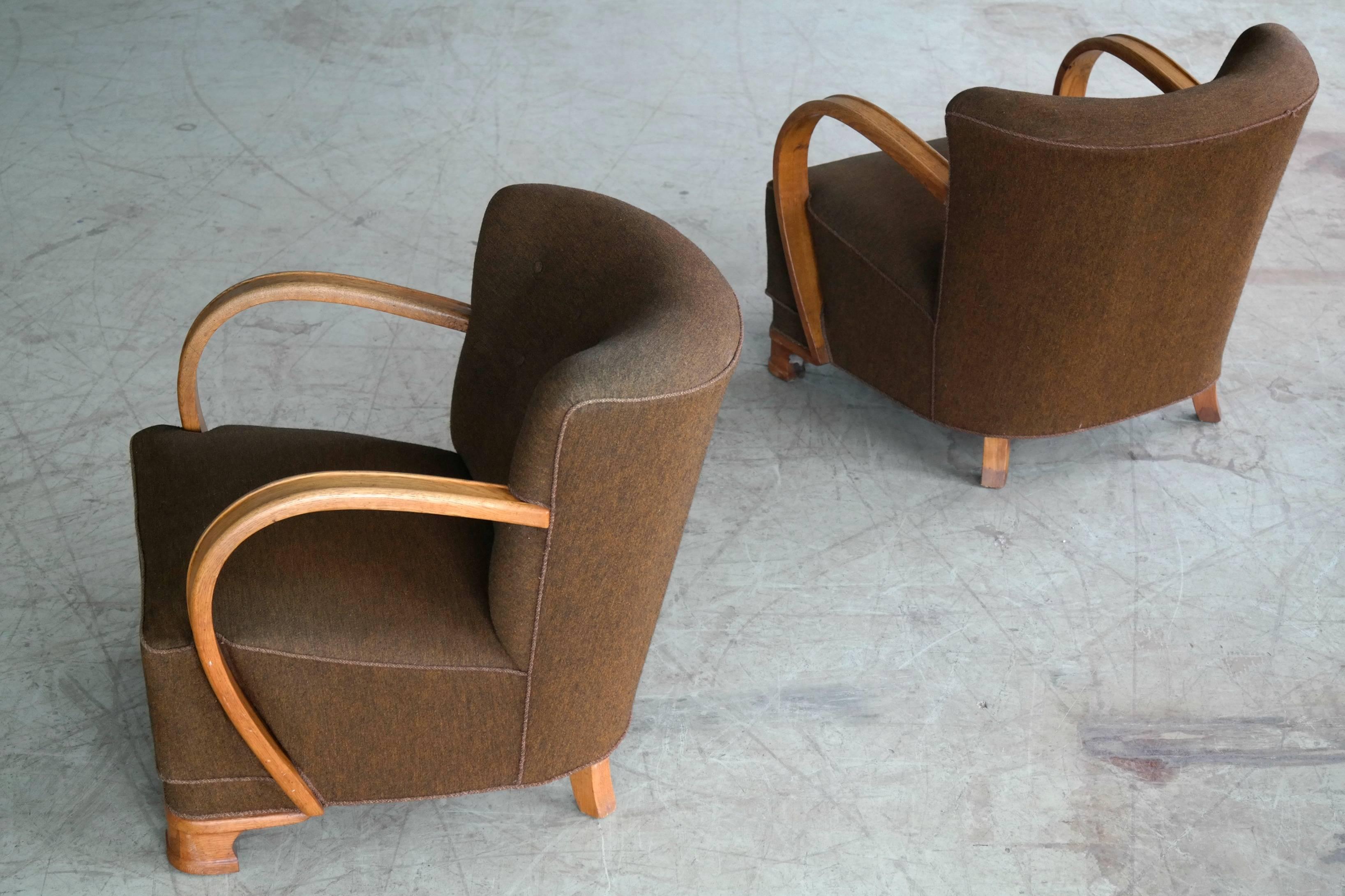 Danish Pair of Boesen Style 1940s Art Deco Chairs Lounge Chairs in Oak and Wool