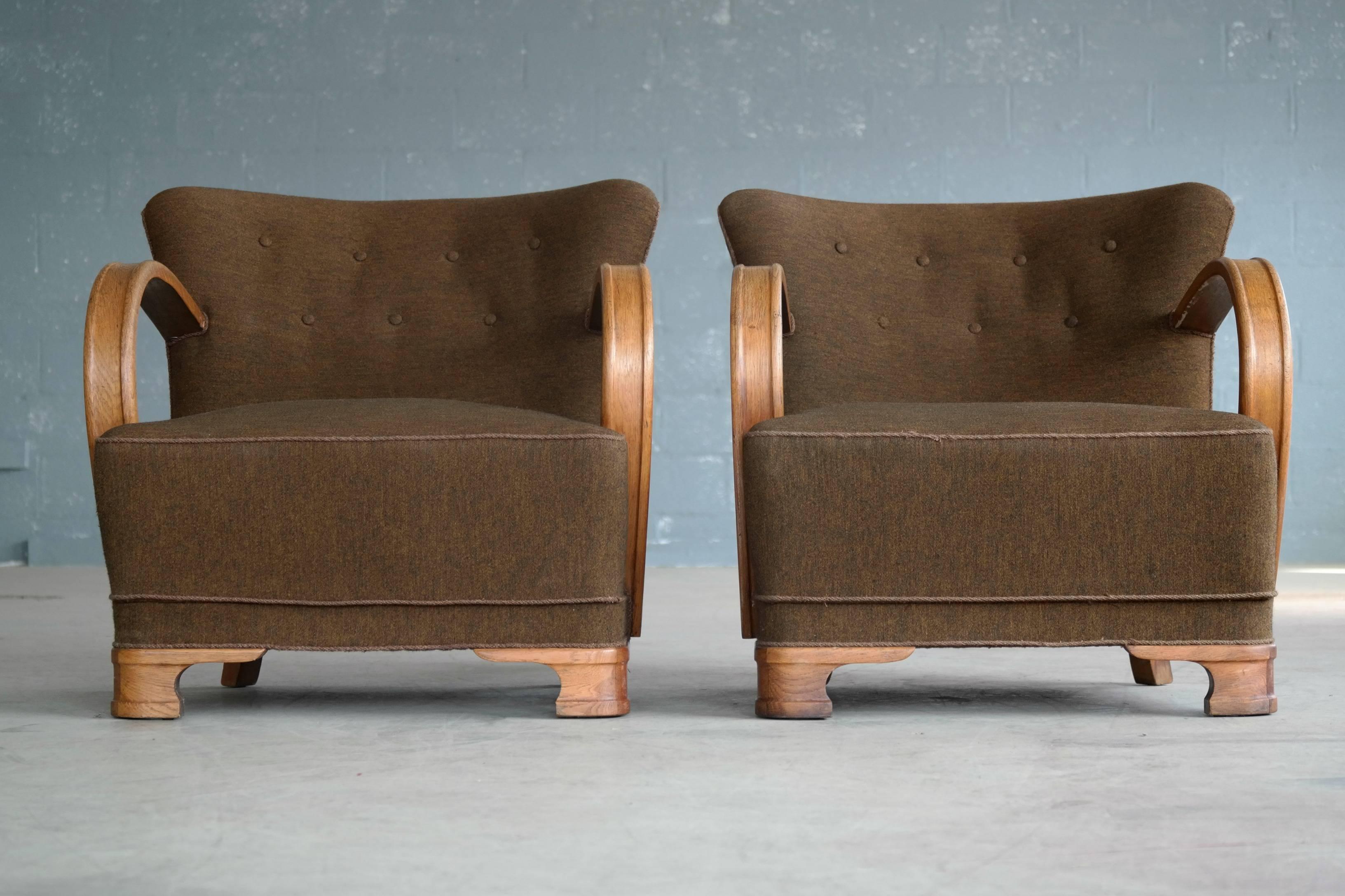 Mid-20th Century Pair of Boesen Style 1940s Art Deco Chairs Lounge Chairs in Oak and Wool