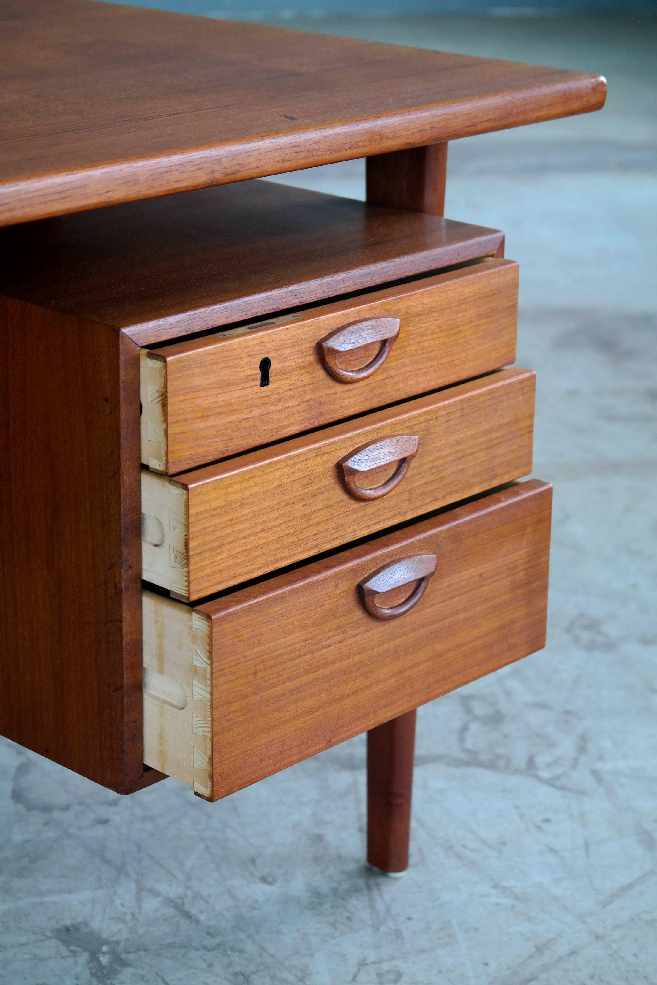 Executive Teak Desk Model FM 60 by Kai Kristiansen for Feldballes Møbelfabrik In Excellent Condition In Bridgeport, CT