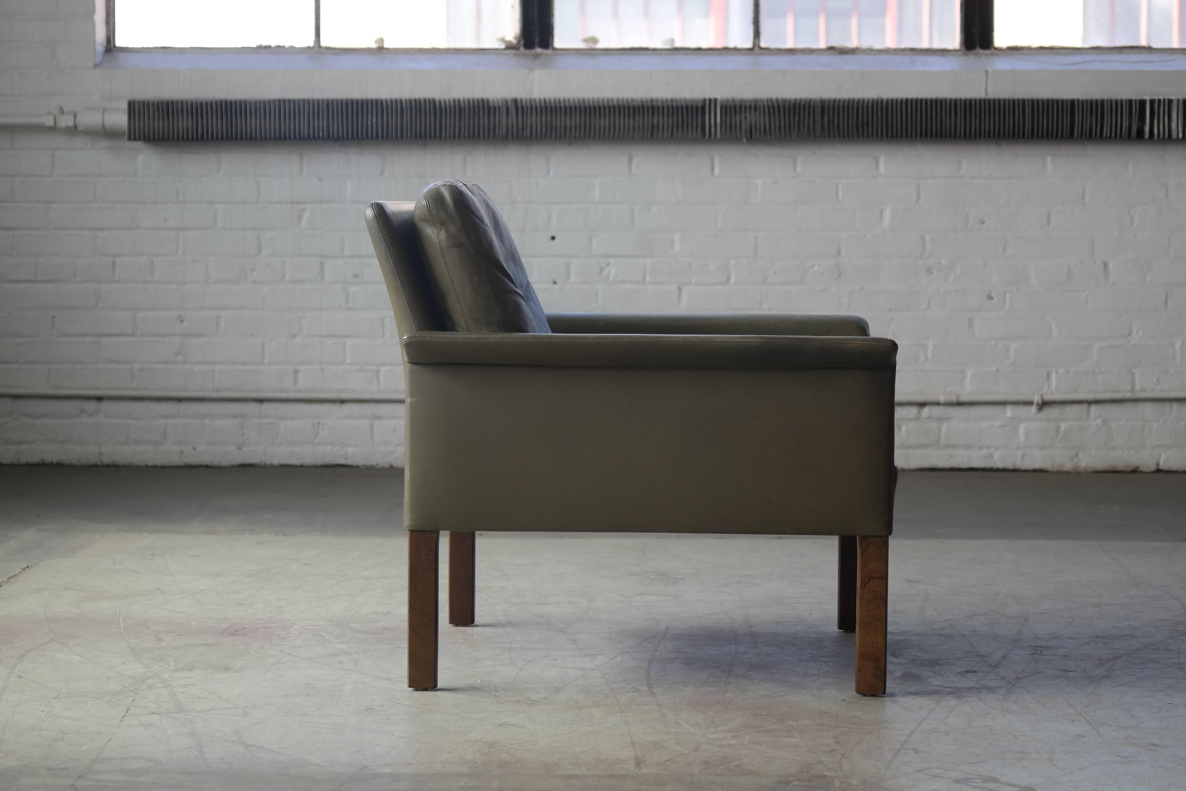 Mid-Century Modern Hans Olsen Lounge Chair in Green Leather and Rosewood for CS Mobler, Denmark
