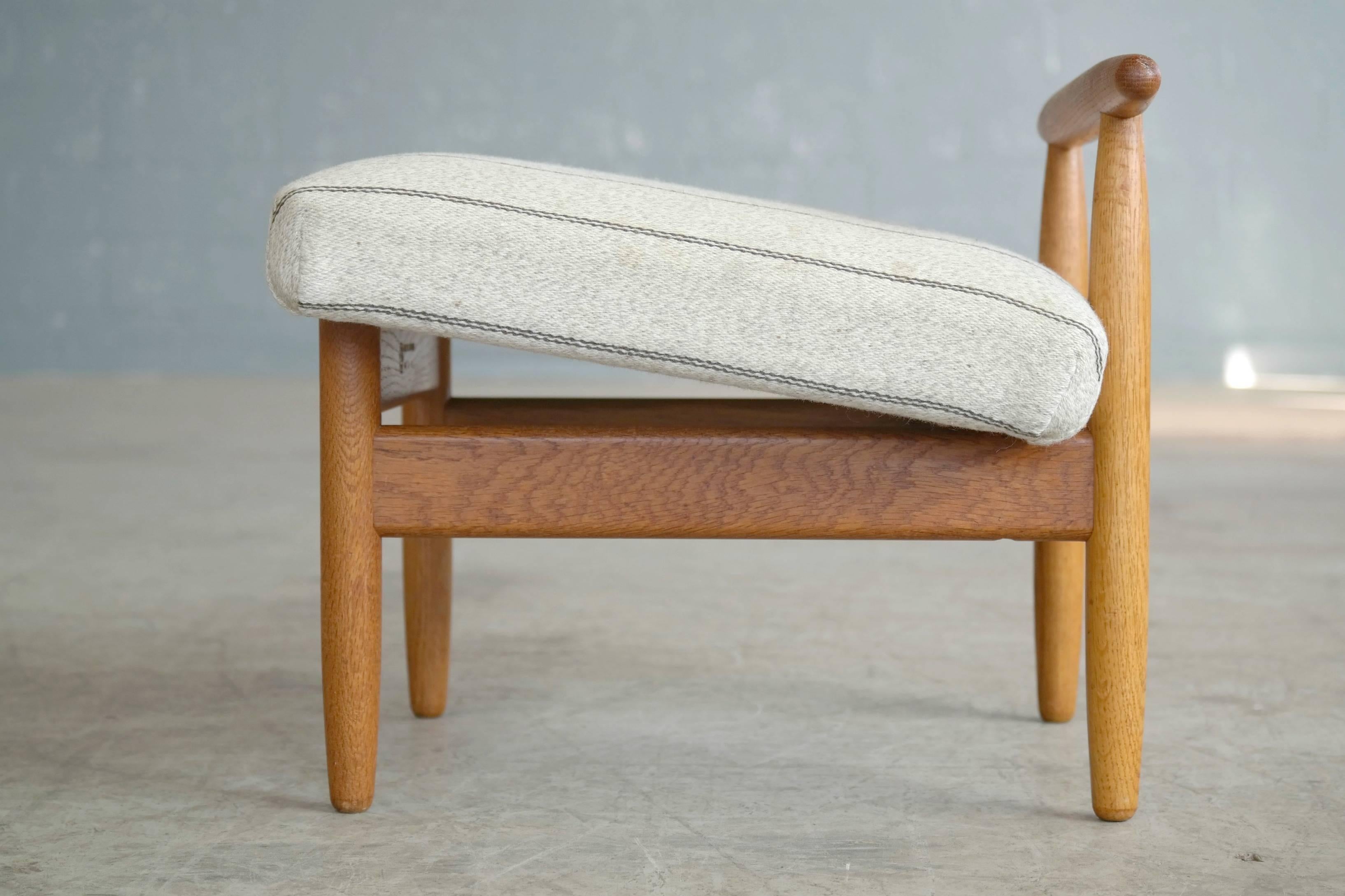 Mid-20th Century Ejvid Johansson Footstool in Oak and Wool for Fdb Mobler, Denmark