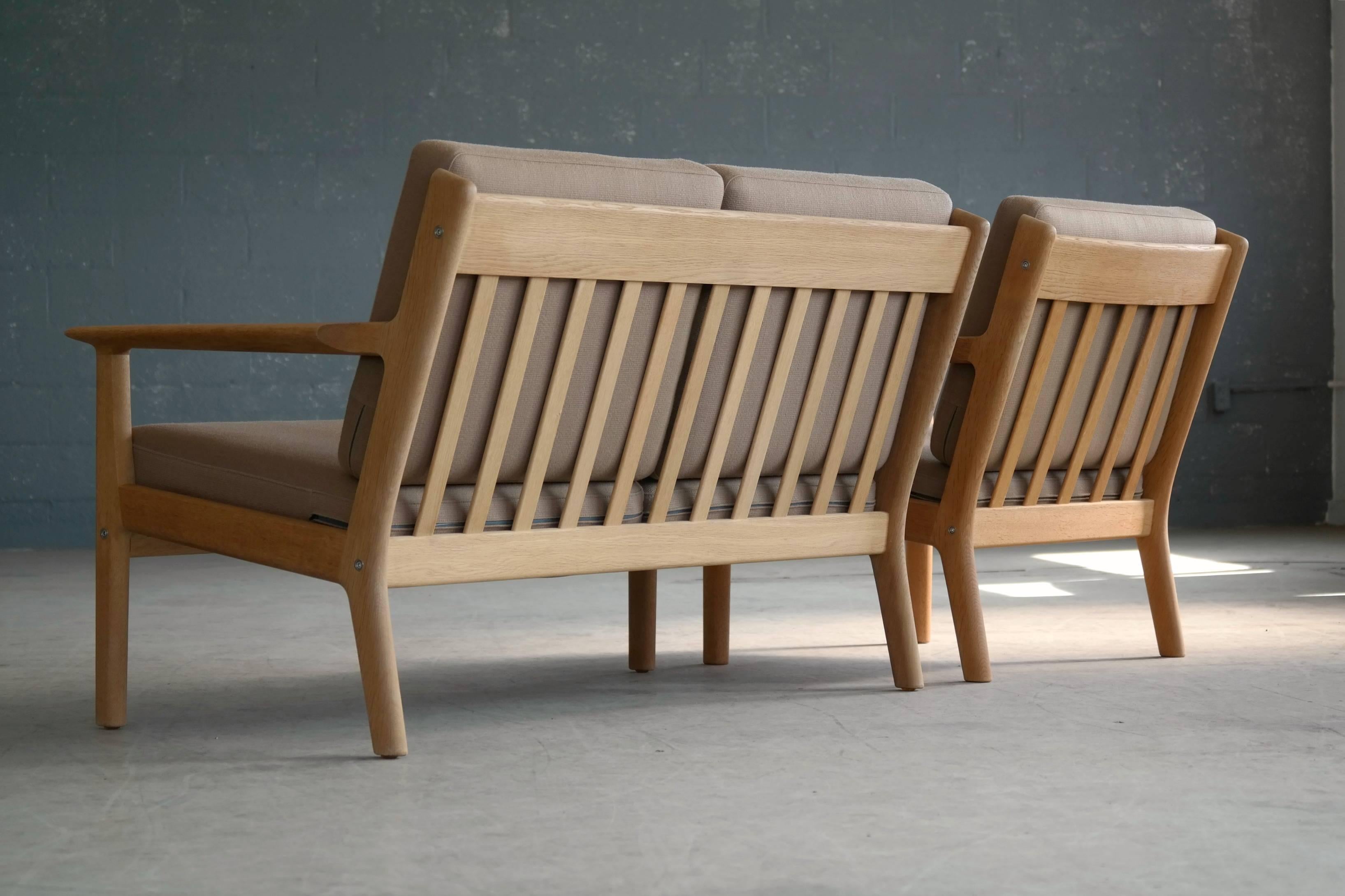 Hans Wegner Loveseat and Easy Chair Model GE-265 for GETAMA, Denmark 2