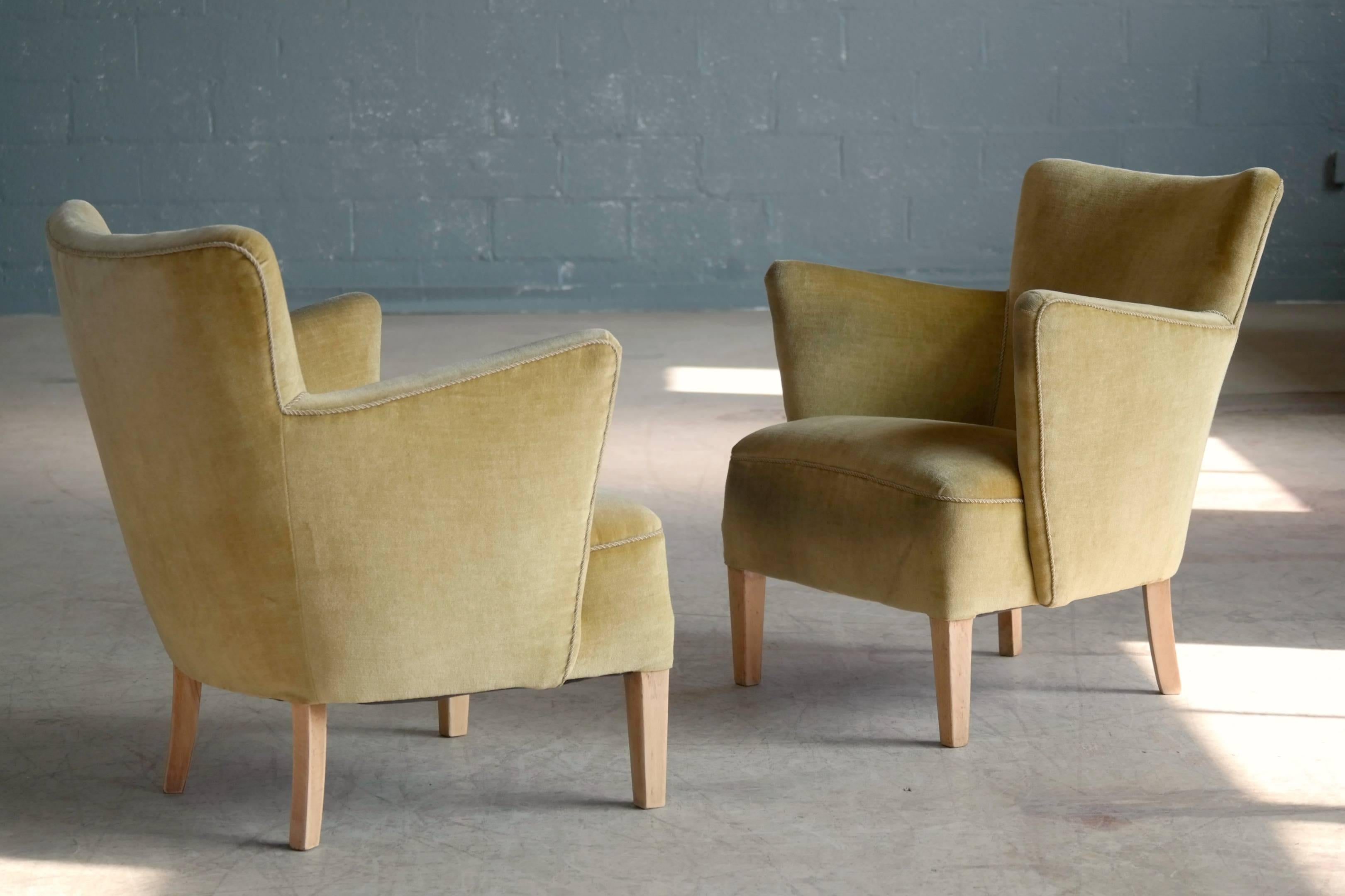 Mid-Century Modern Pair of Fritz Hansen Style Small Scale Lounge Chairs Danish, Midcentury