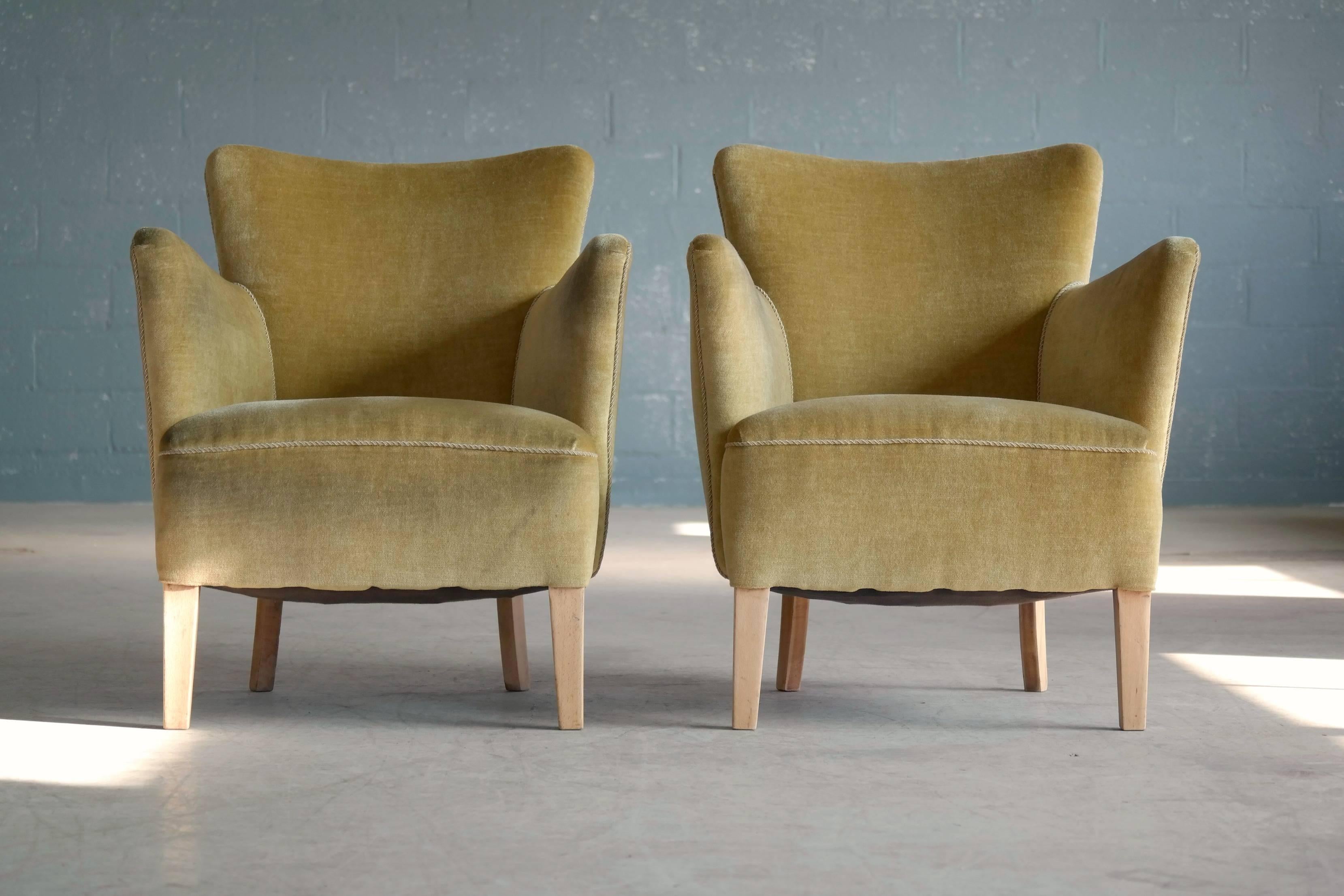 Pair of Fritz Hansen Style Small Scale Lounge Chairs Danish, Midcentury In Good Condition In Bridgeport, CT