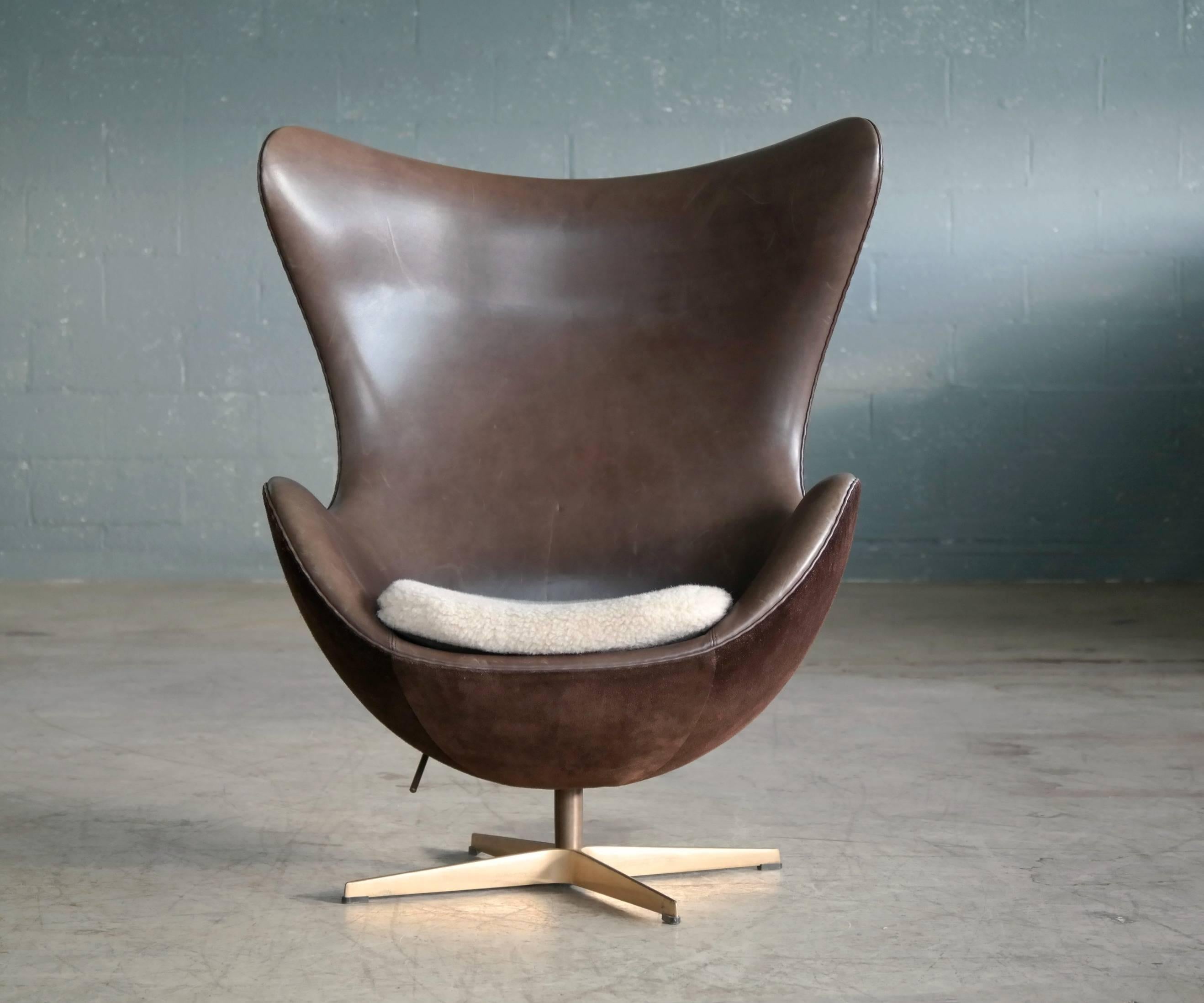 A rare very special edition of the famous Egg chair designed by Arne Jacobsen in 1958. This particular chair was number 811 out of a limited edition of 999 chairs made available worldwide by Fritz Hansen to celebrate the 50th anniversary of the