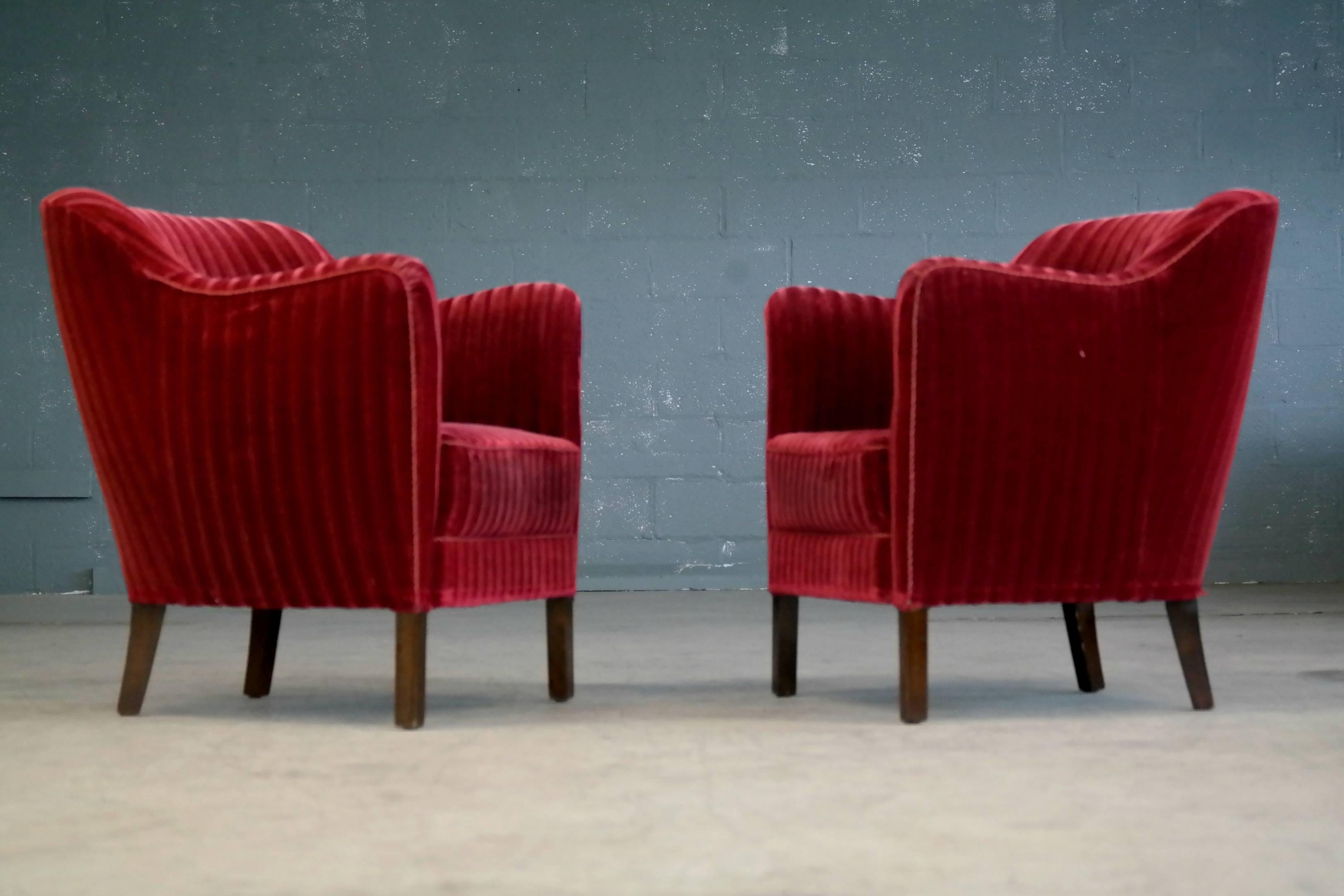 Mid-20th Century Pair of Frits Henningsen Style Danish 1940s Lounge Chairs in Velvet