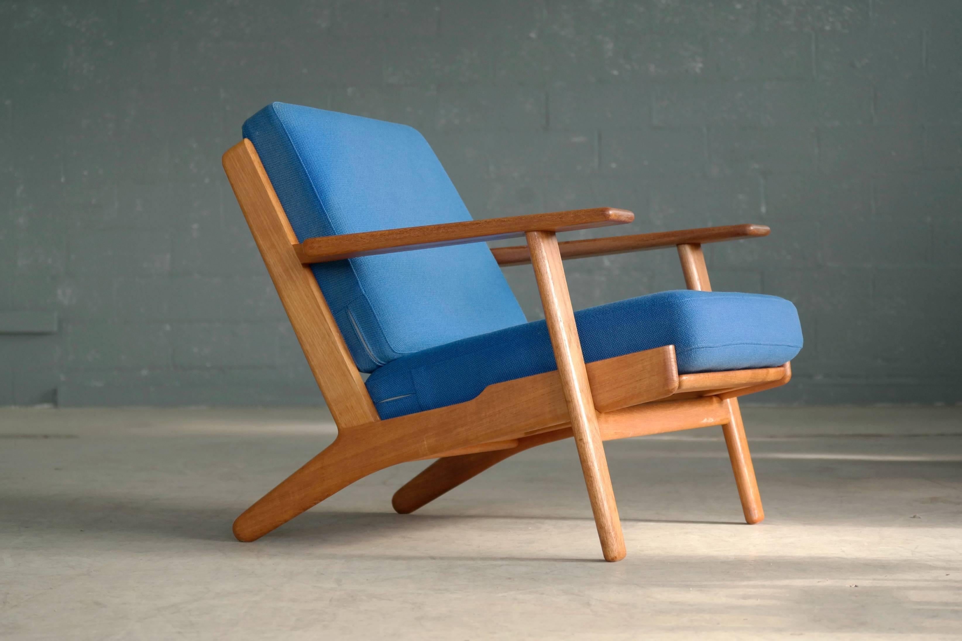 Hans Wegner Low Back Lounge Chair Model GE-290 in Oak and Wool for GETAMA 1
