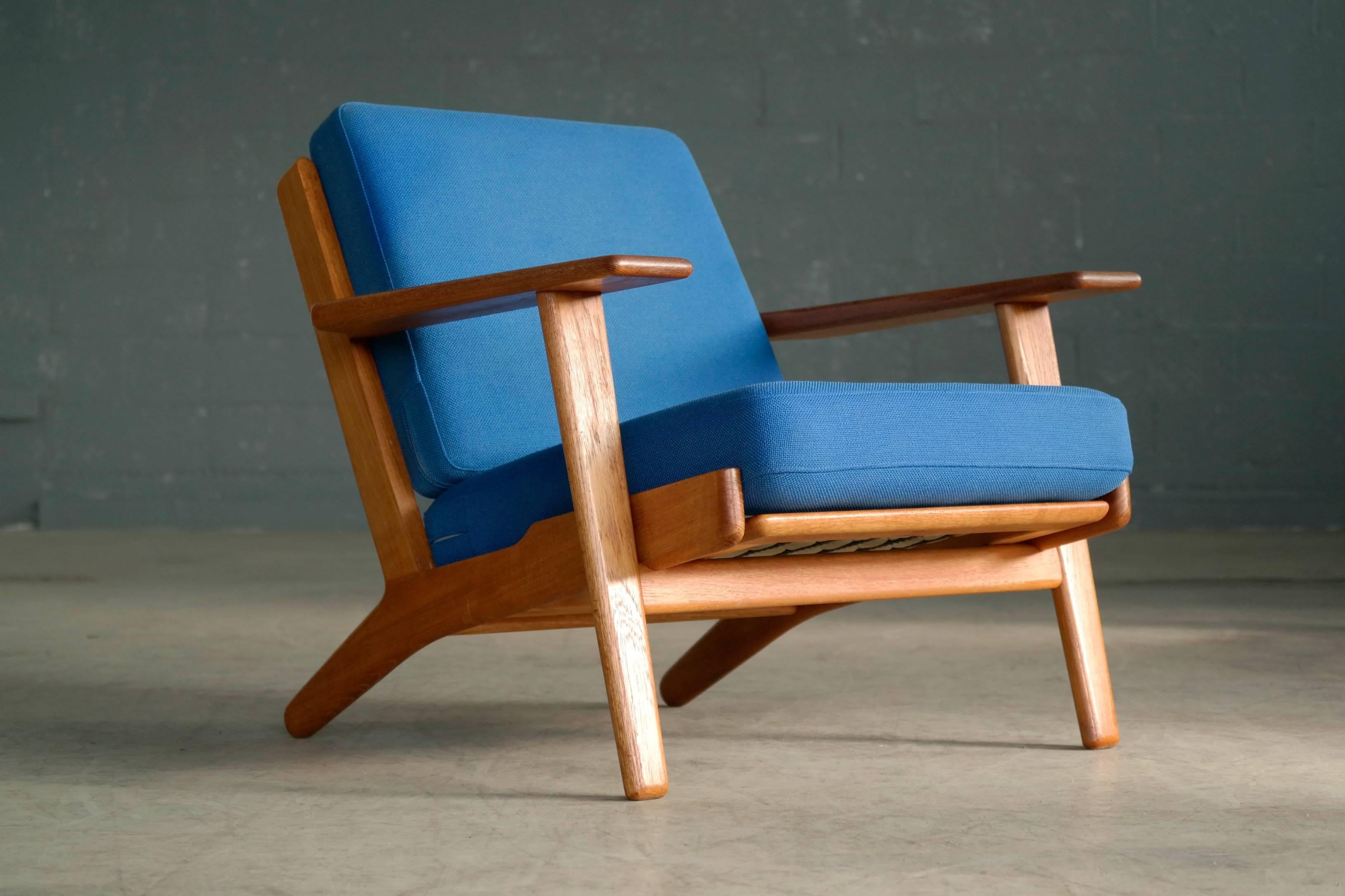 Mid-Century Modern Hans Wegner Low Back Lounge Chair Model GE-290 in Oak and Wool for GETAMA