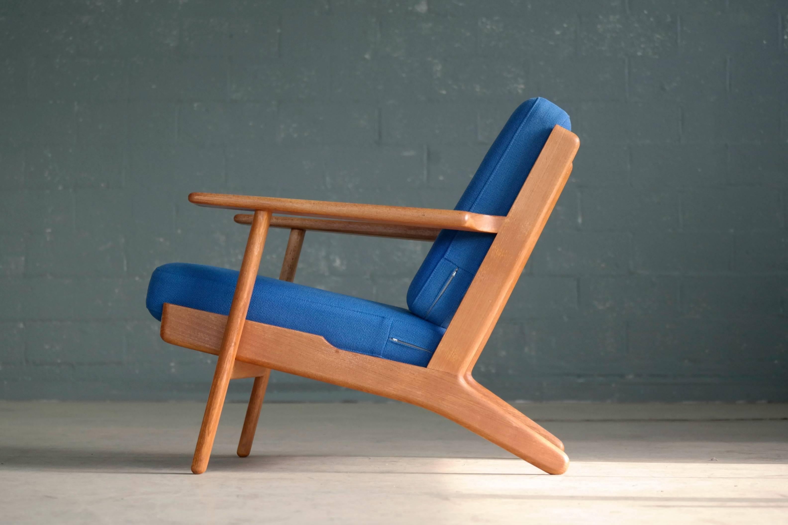 Hans Wegner Low Back Lounge Chair Model GE-290 in Oak and Wool for GETAMA 2