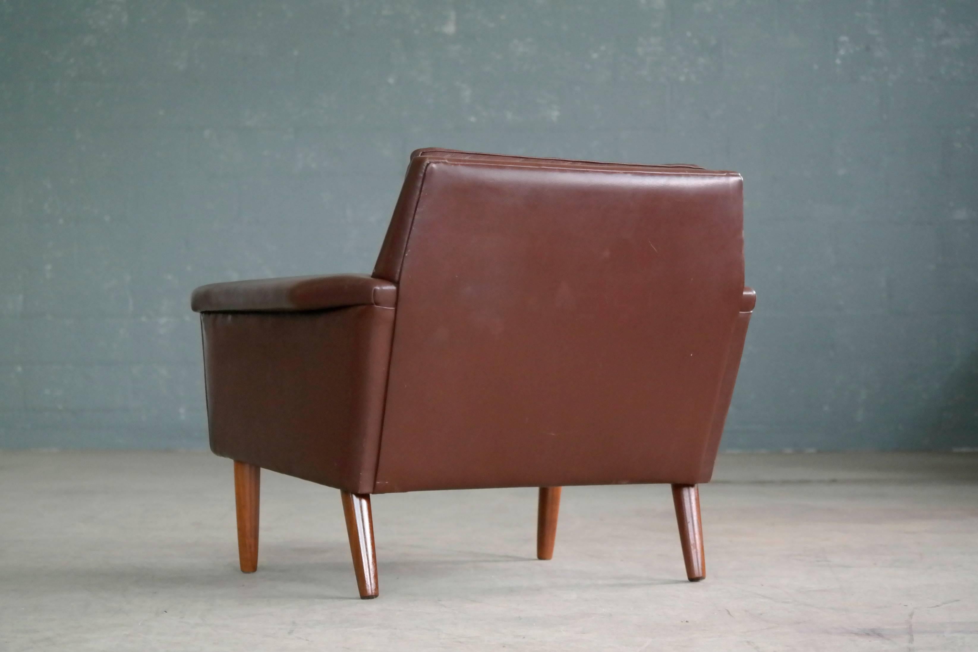 Georg Thams Classic Easy Chair in Chestnut Colored Leather, 1960s In Good Condition In Bridgeport, CT