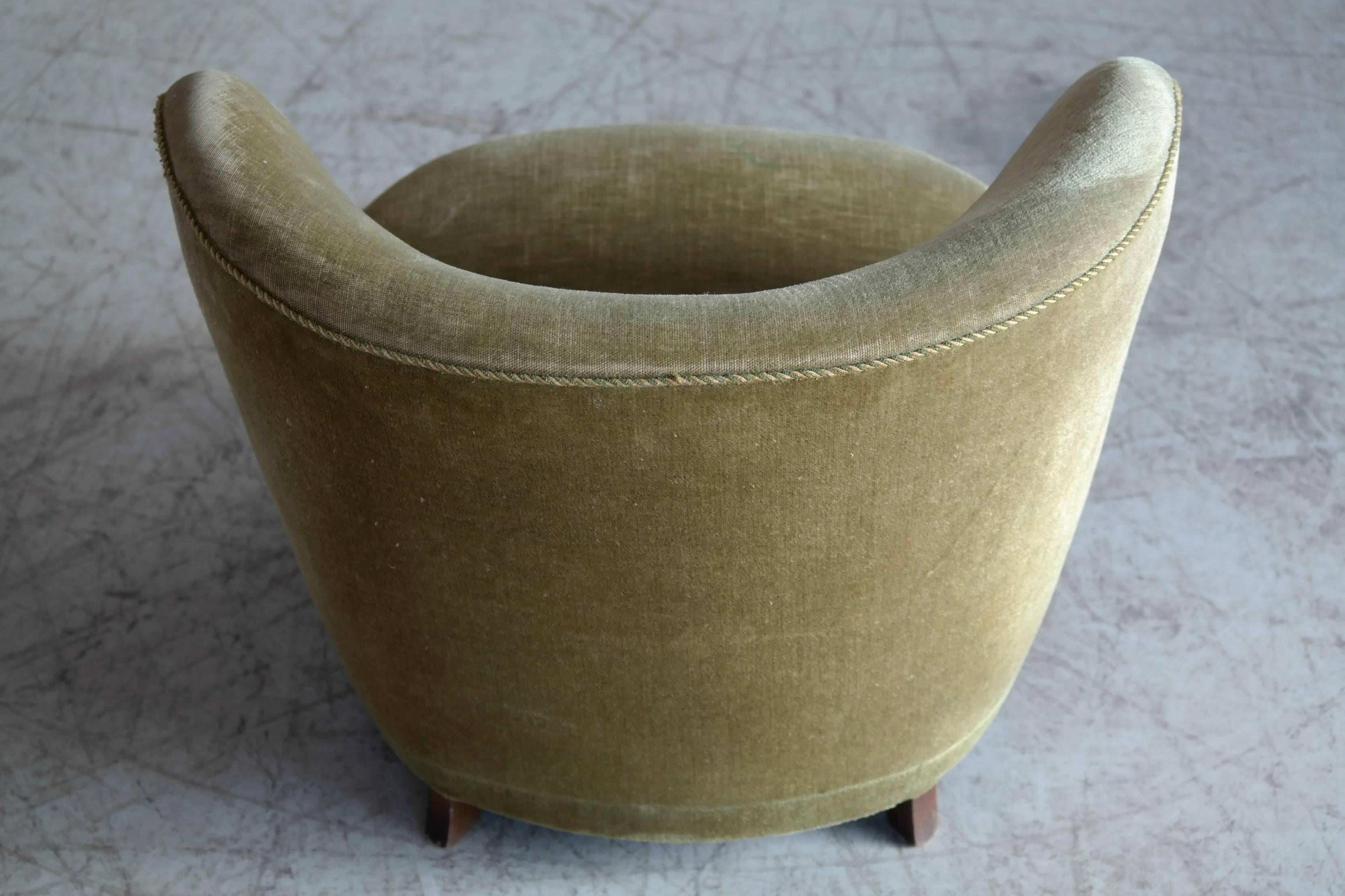 Viggo Boesen Attributed, 1940s Lounge or Slipper Chair in Mohair In Good Condition In Bridgeport, CT